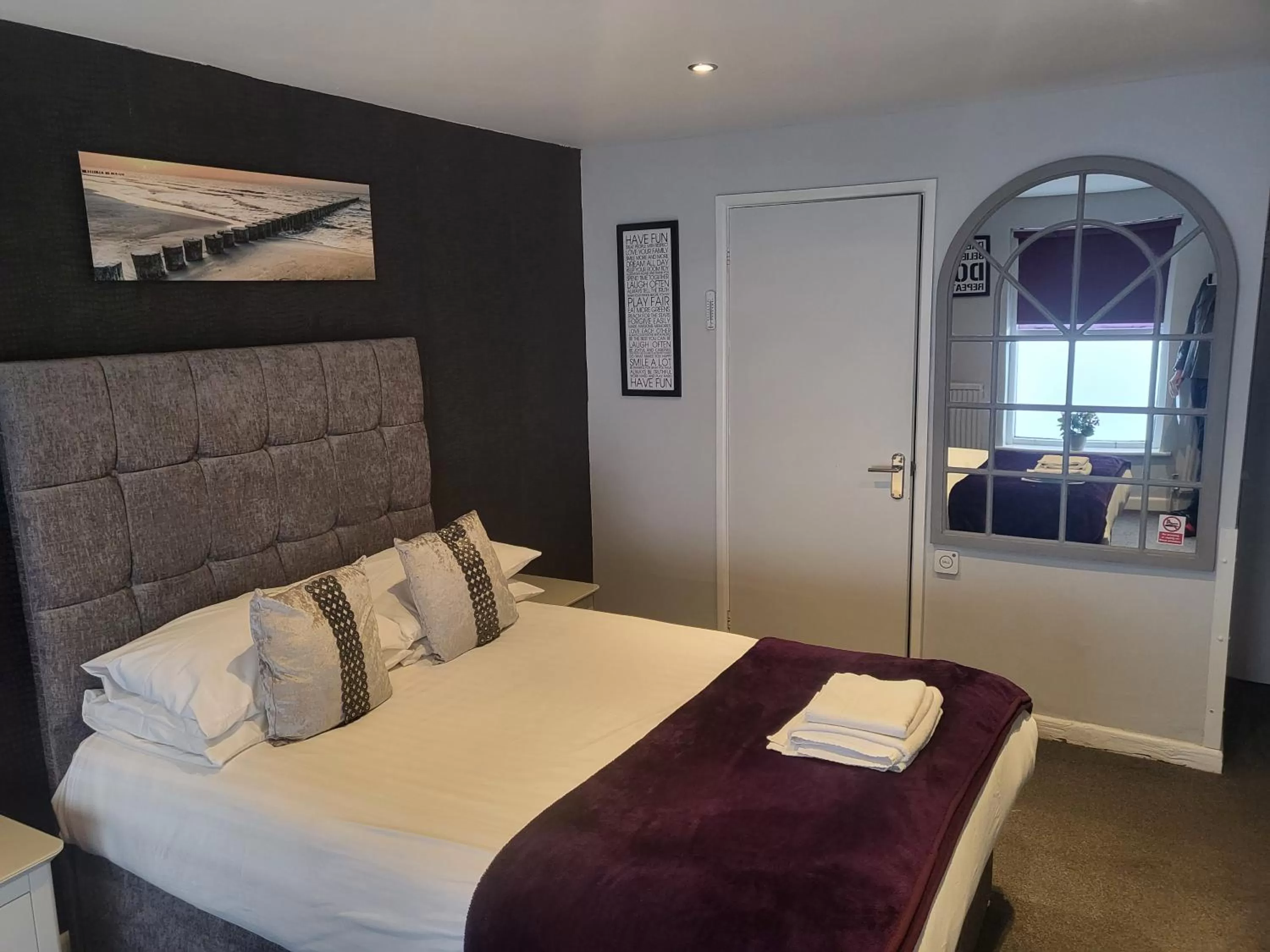 Bed in Watton Vibe Hotel