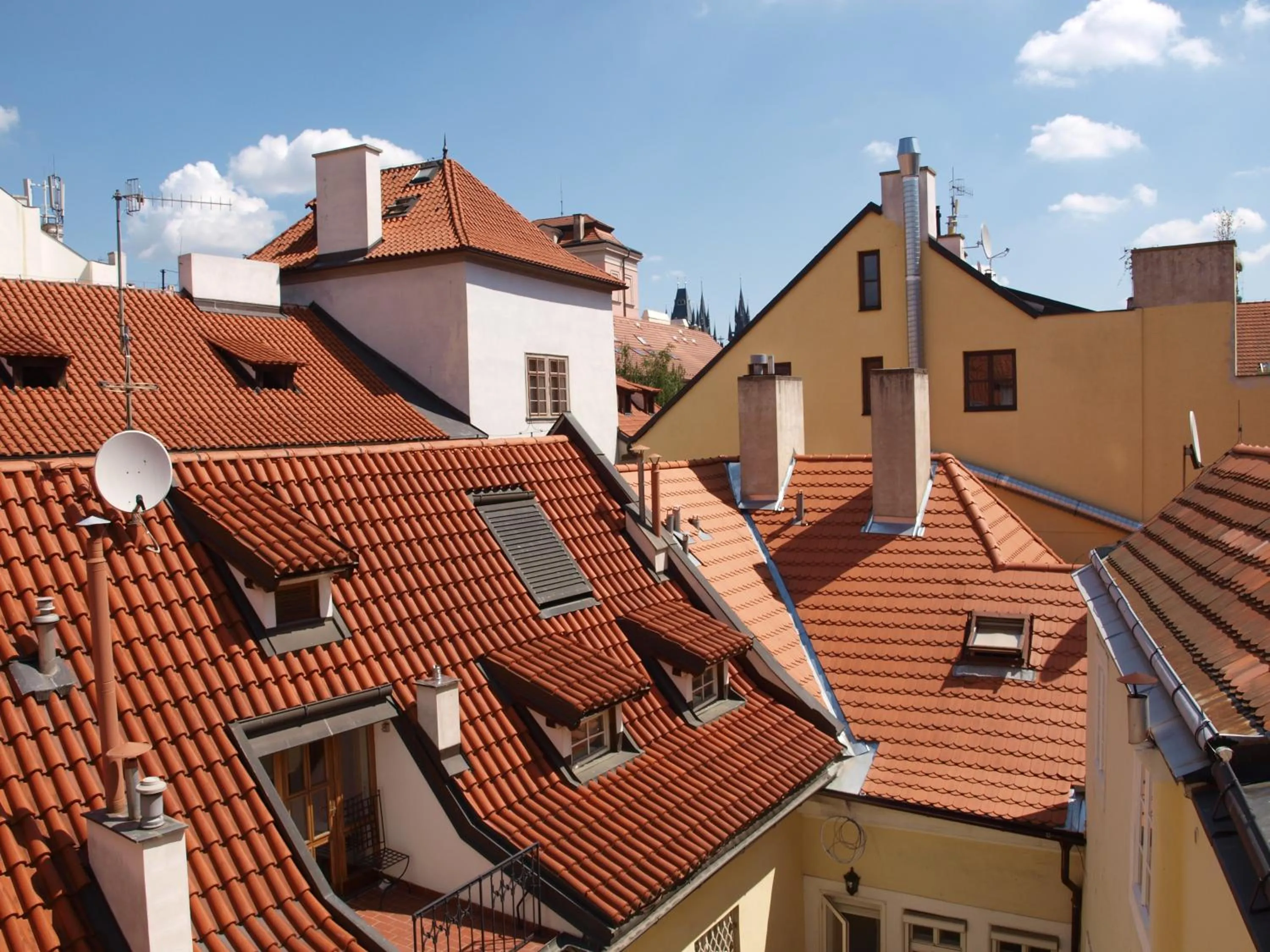 Inner courtyard view in Hotel King George