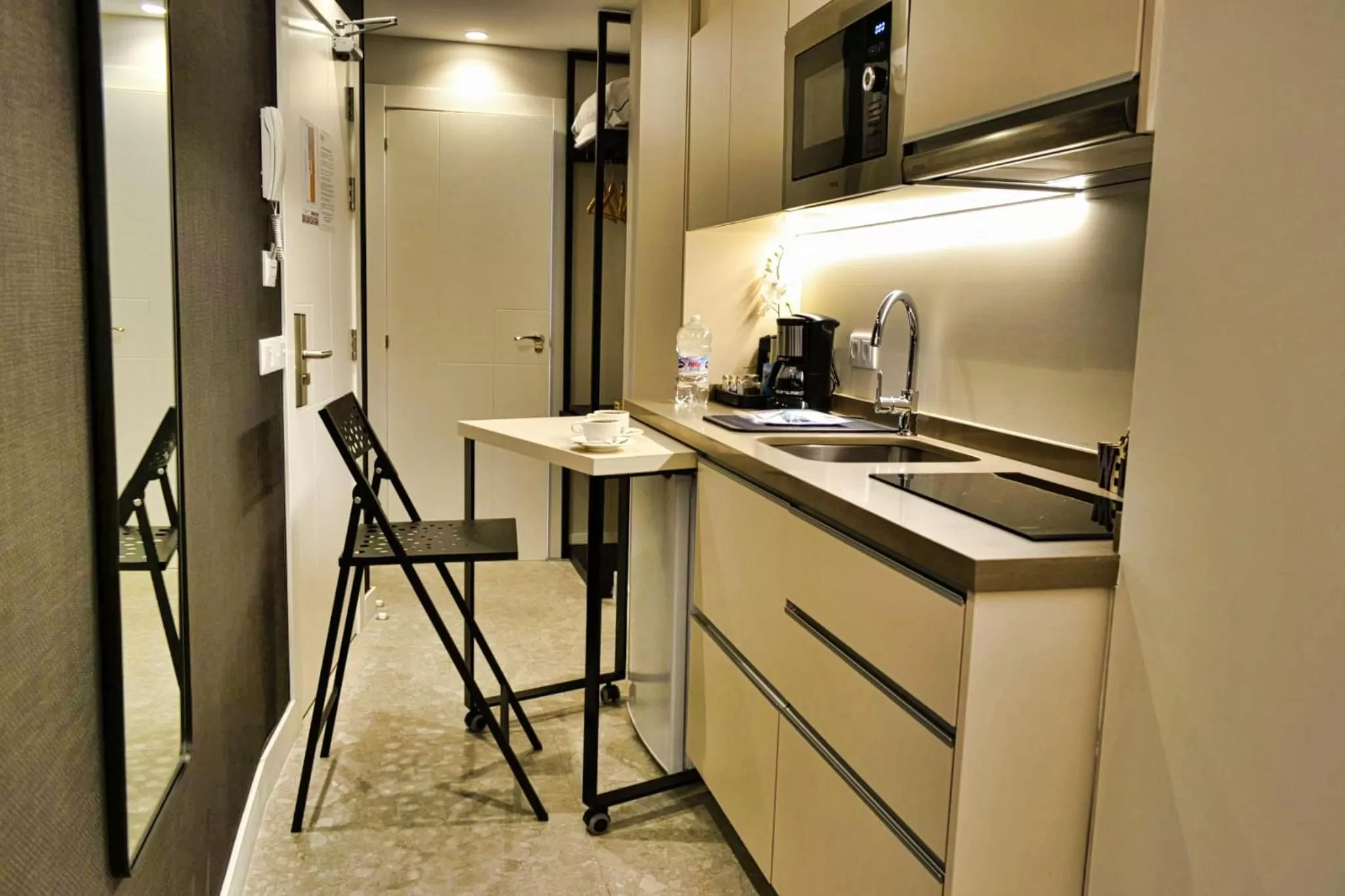 Kitchen or kitchenette in GBH Hotel-Apartamentos Posidonia