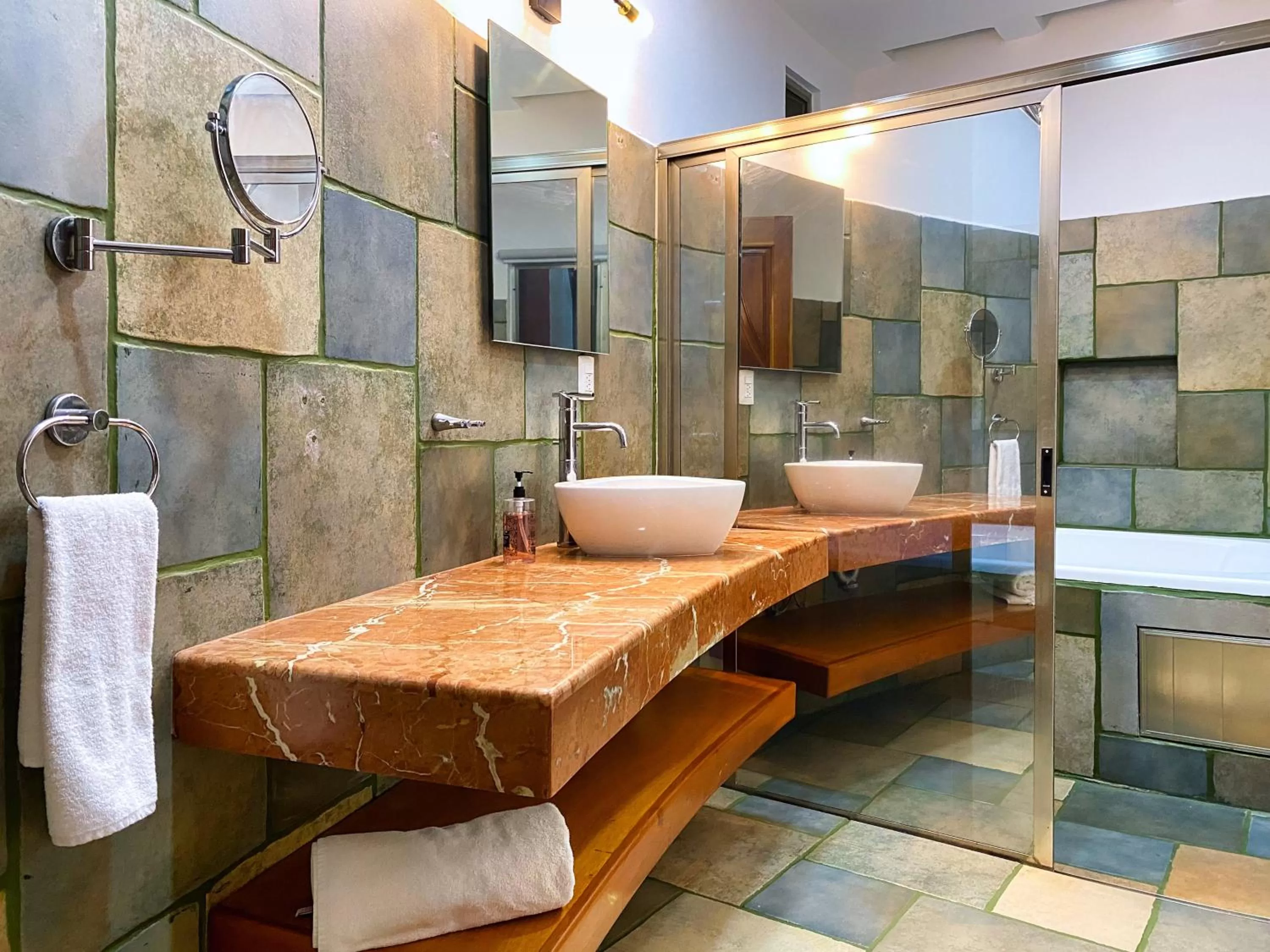 Shower in Humant Coliving - Cancún