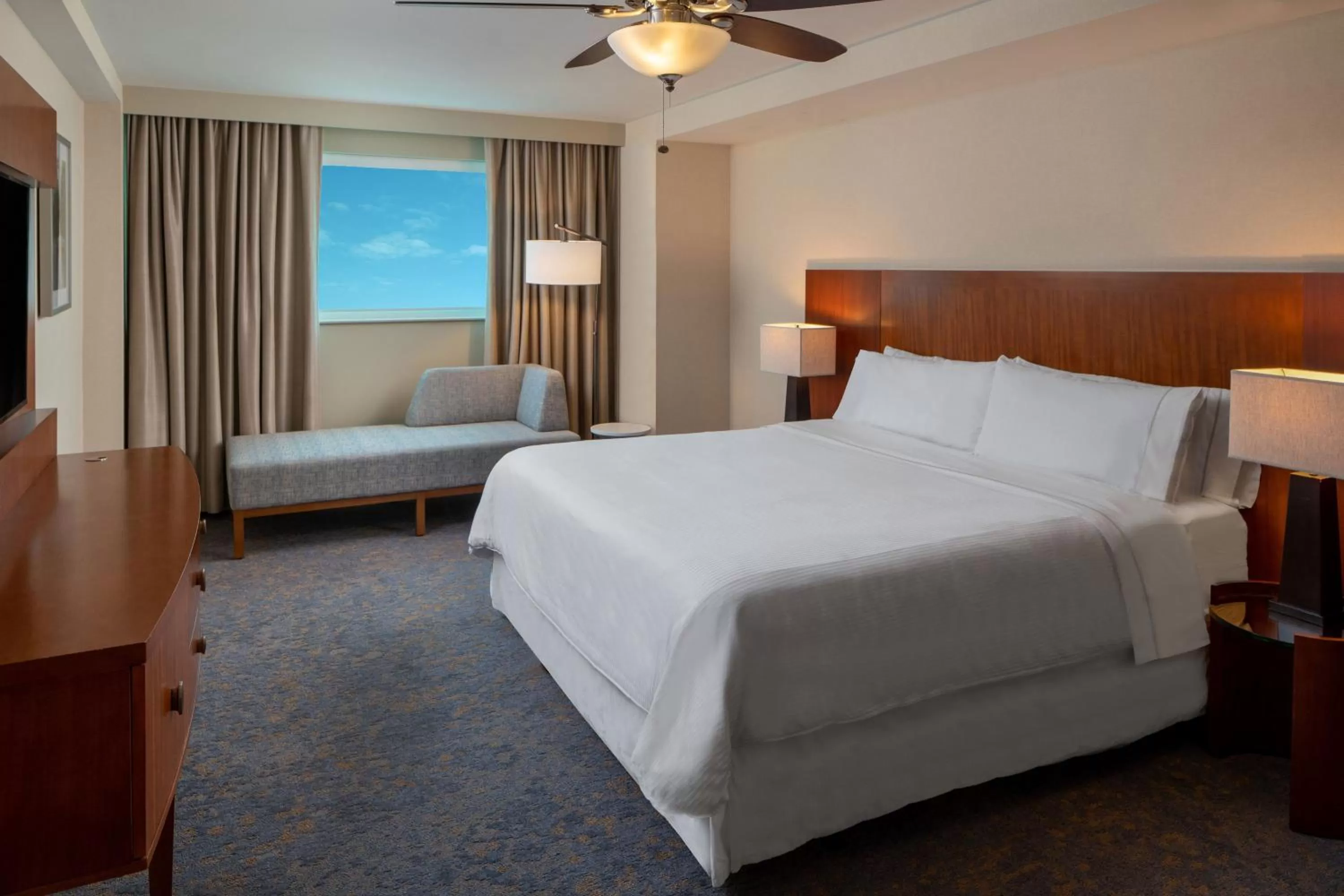 Photo of the whole room, Bed in The Westin Houston, Memorial City