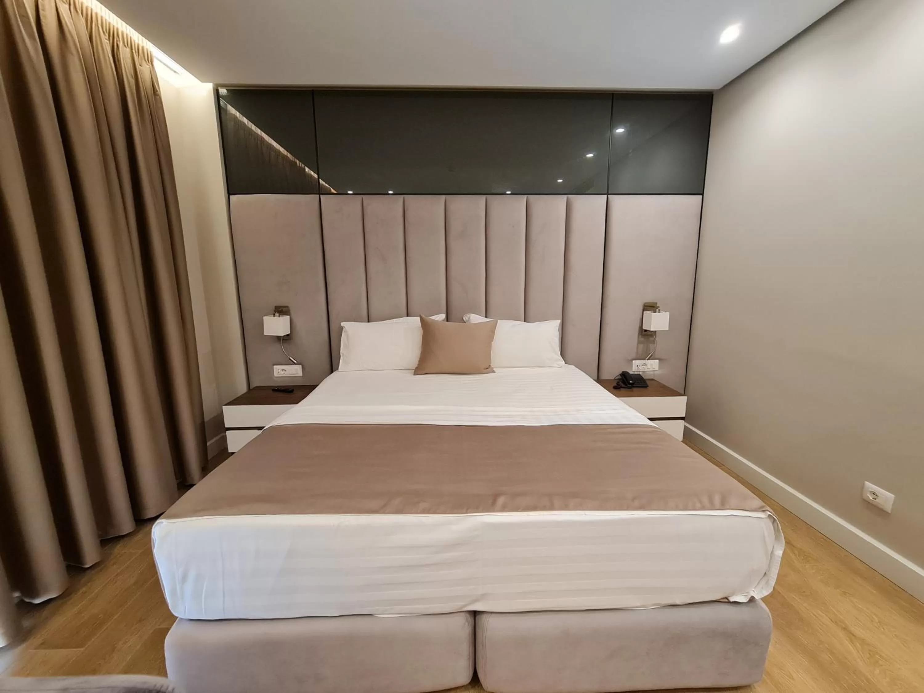 Photo of the whole room, Bed in Hotel Aross