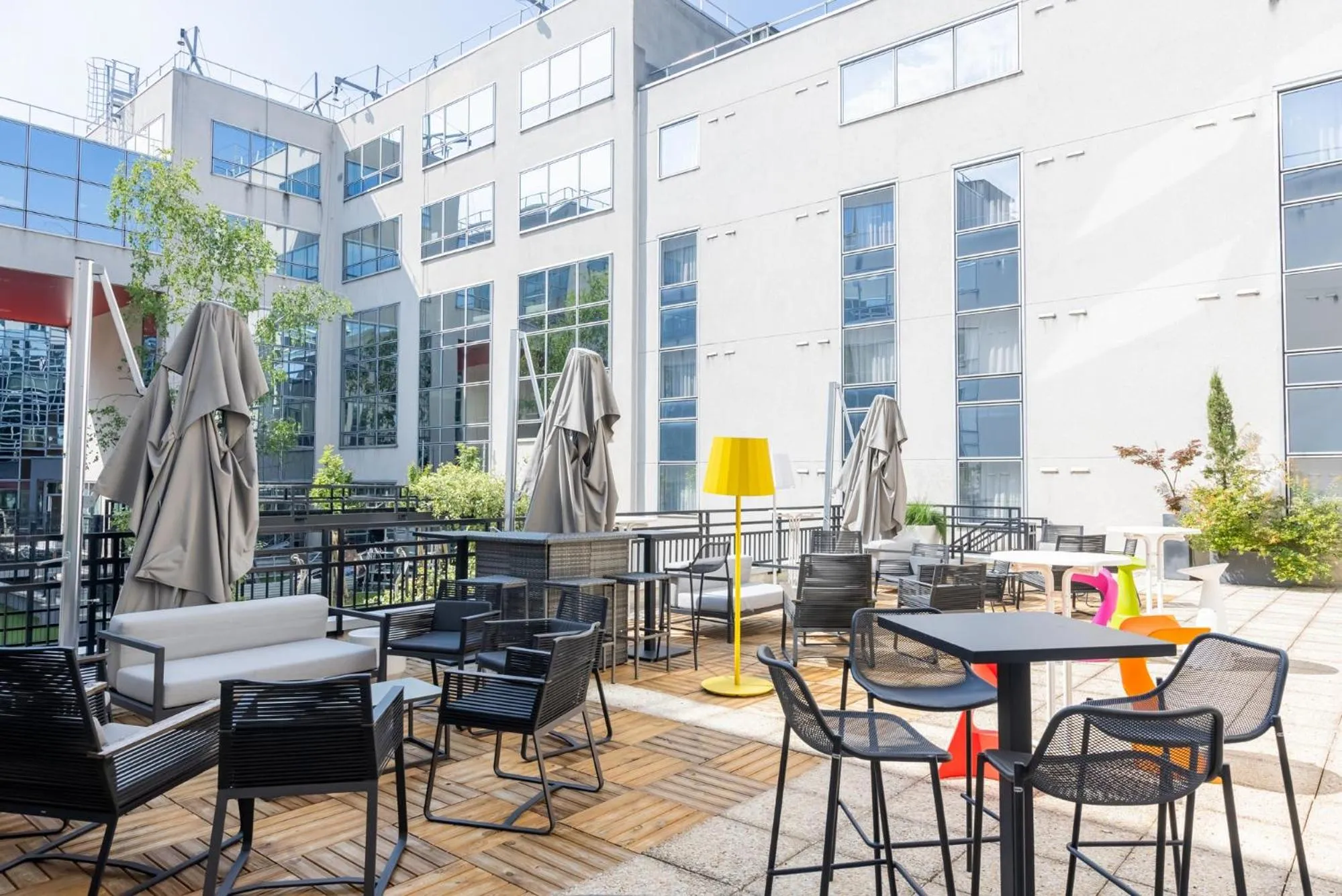 Patio in Mercure Paris Massy Gare TGV