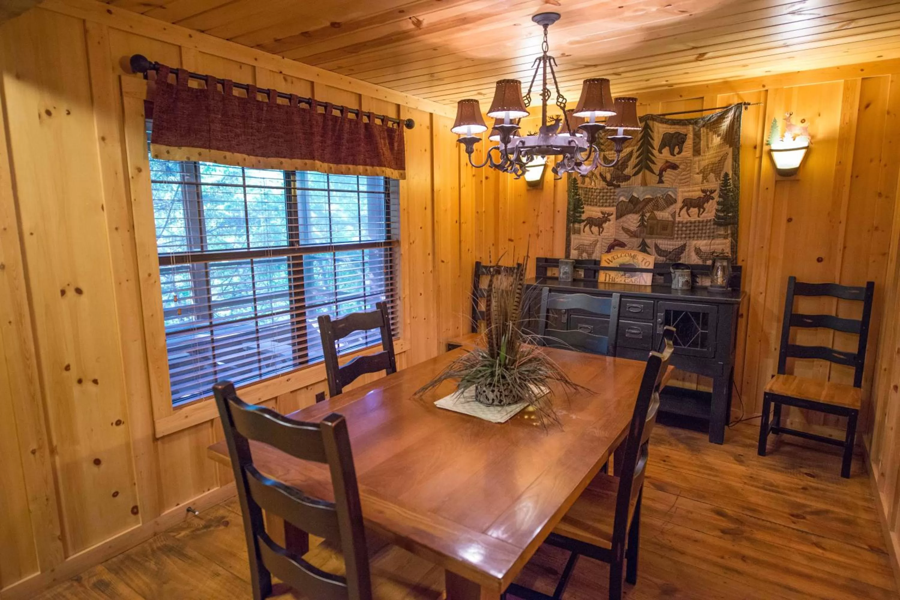 Dining area in Cabins at Green Mountain, Trademark Collection by Wyndham