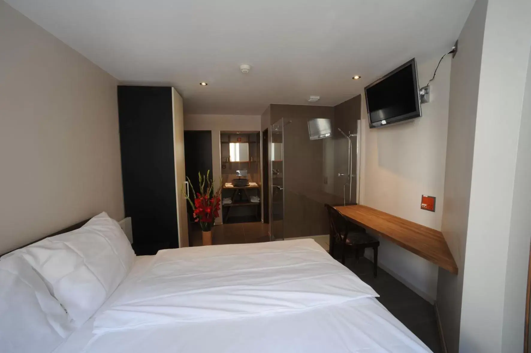 Standard Single Room with Shared Bathroom in Chez Gilles hôtel resto bar SA Standard Single Room with Shared Bathroom in Chez Gilles hôtel resto bar SA