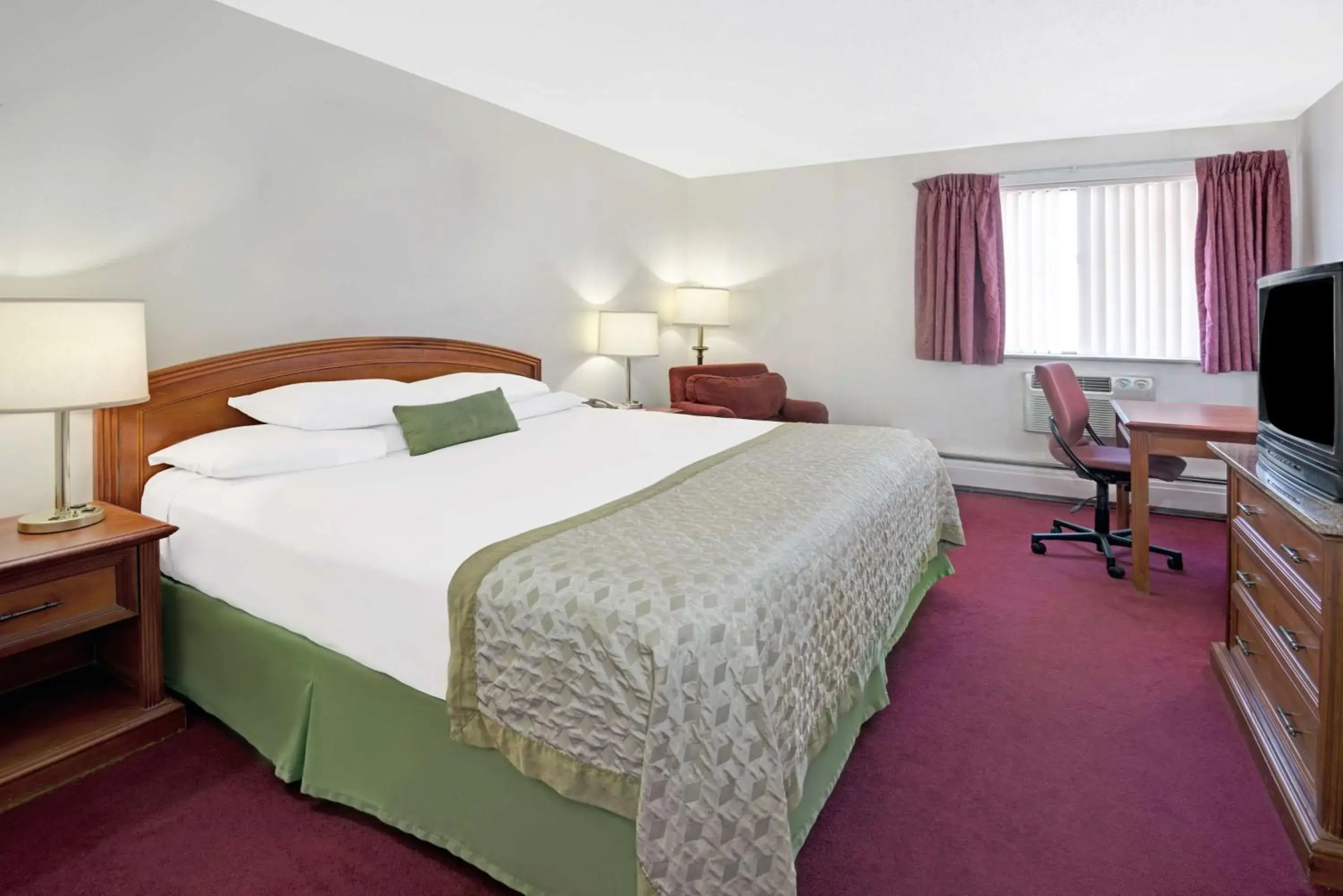 King Room - Non-Smoking in Travelodge by Wyndham Laramie King Room - Non-Smoking in Travelodge by Wyndham Laramie