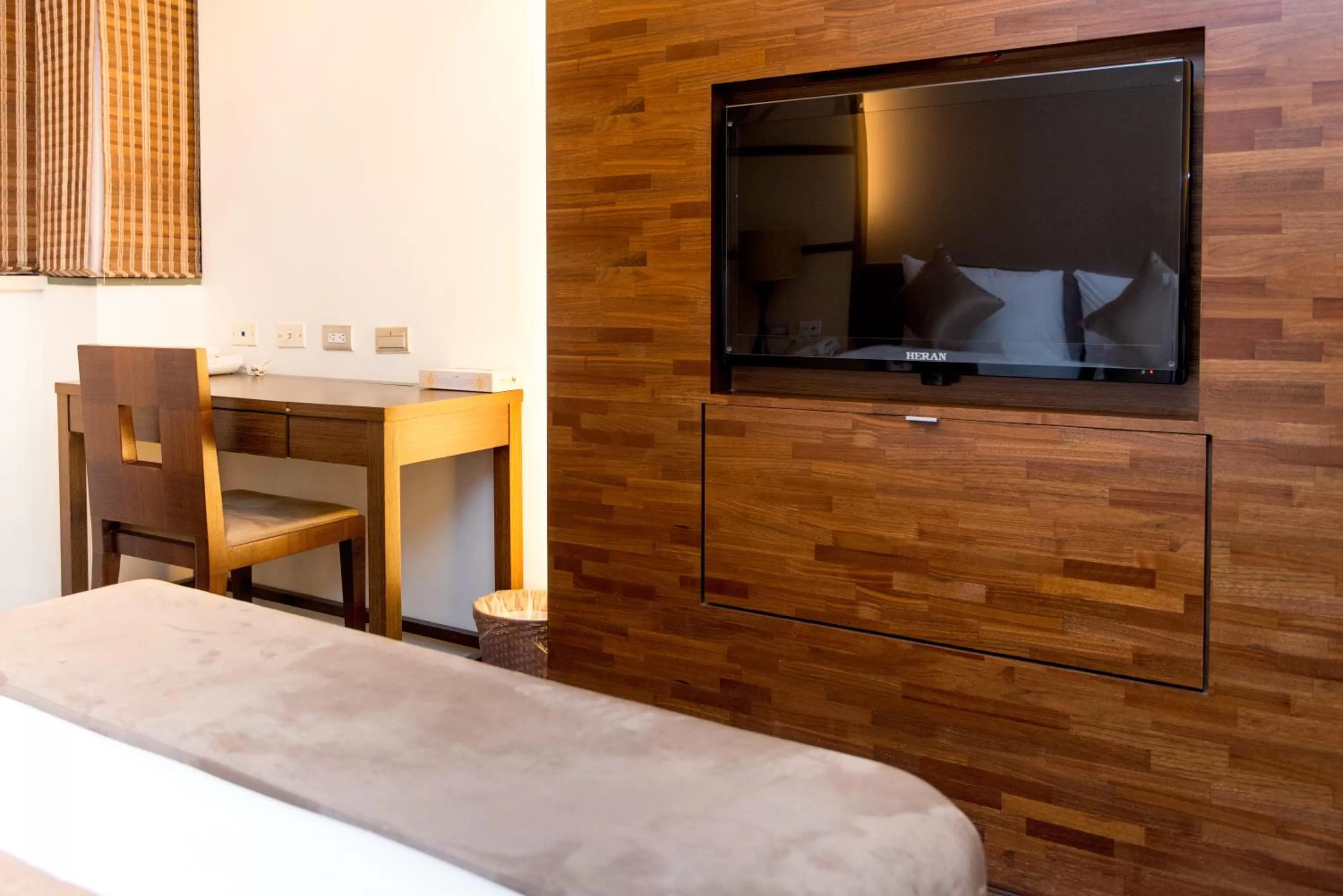 Photo of the whole room, Bed in Shin Yuan Celeb Metro Hotel