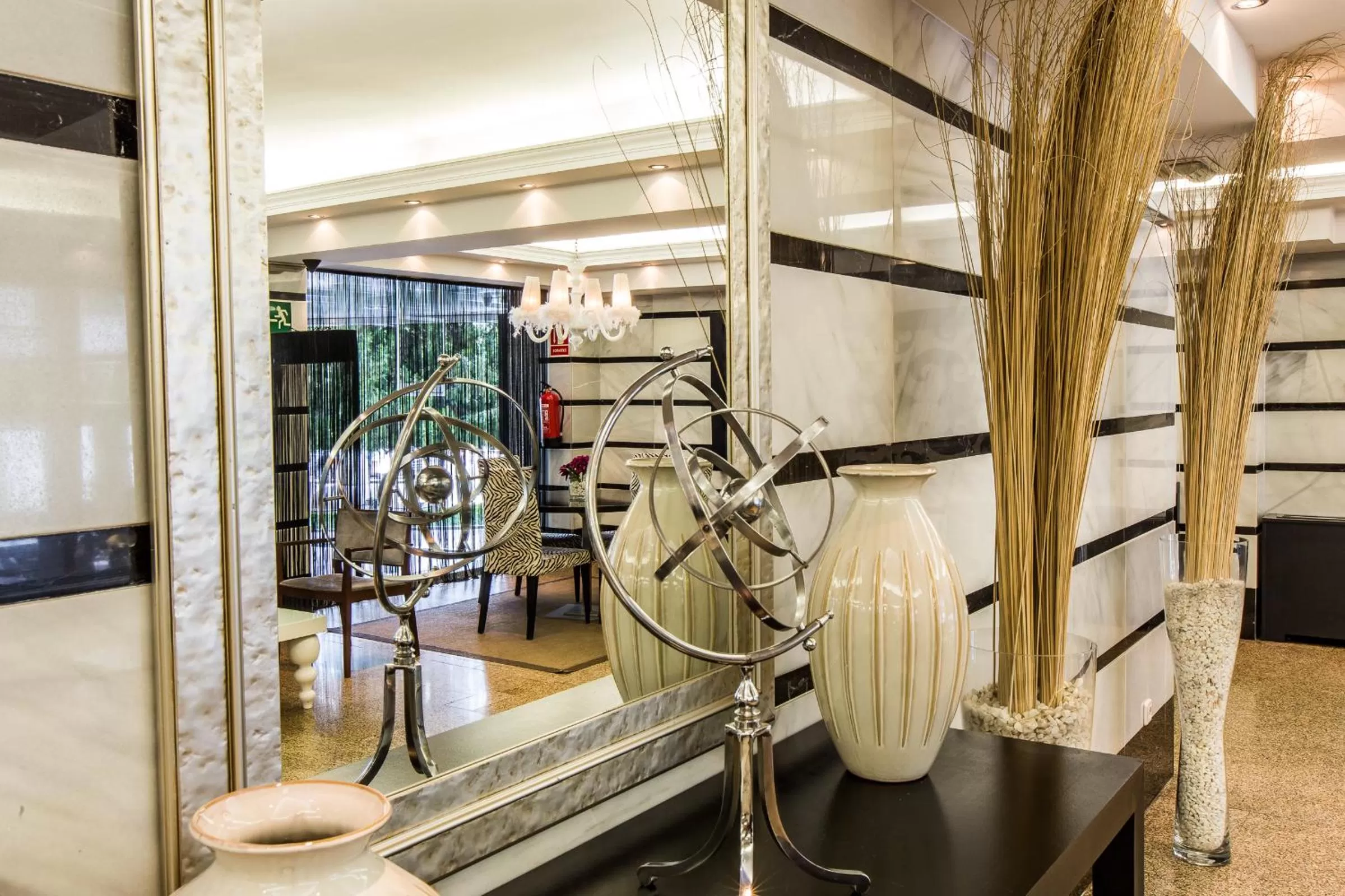 Lobby or reception in Leonardo Hotel Granada