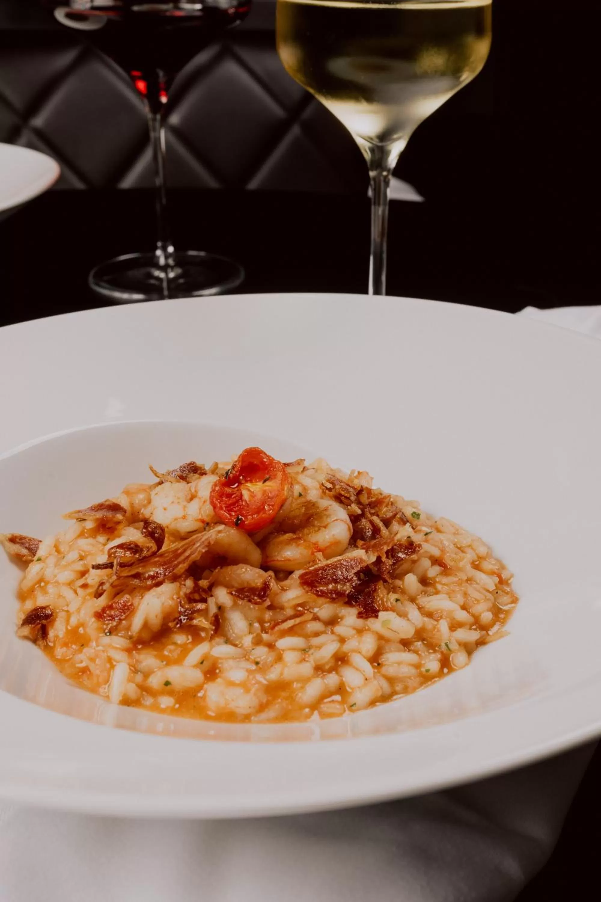 Restaurant/places to eat in Bellevue Superior City Hotel