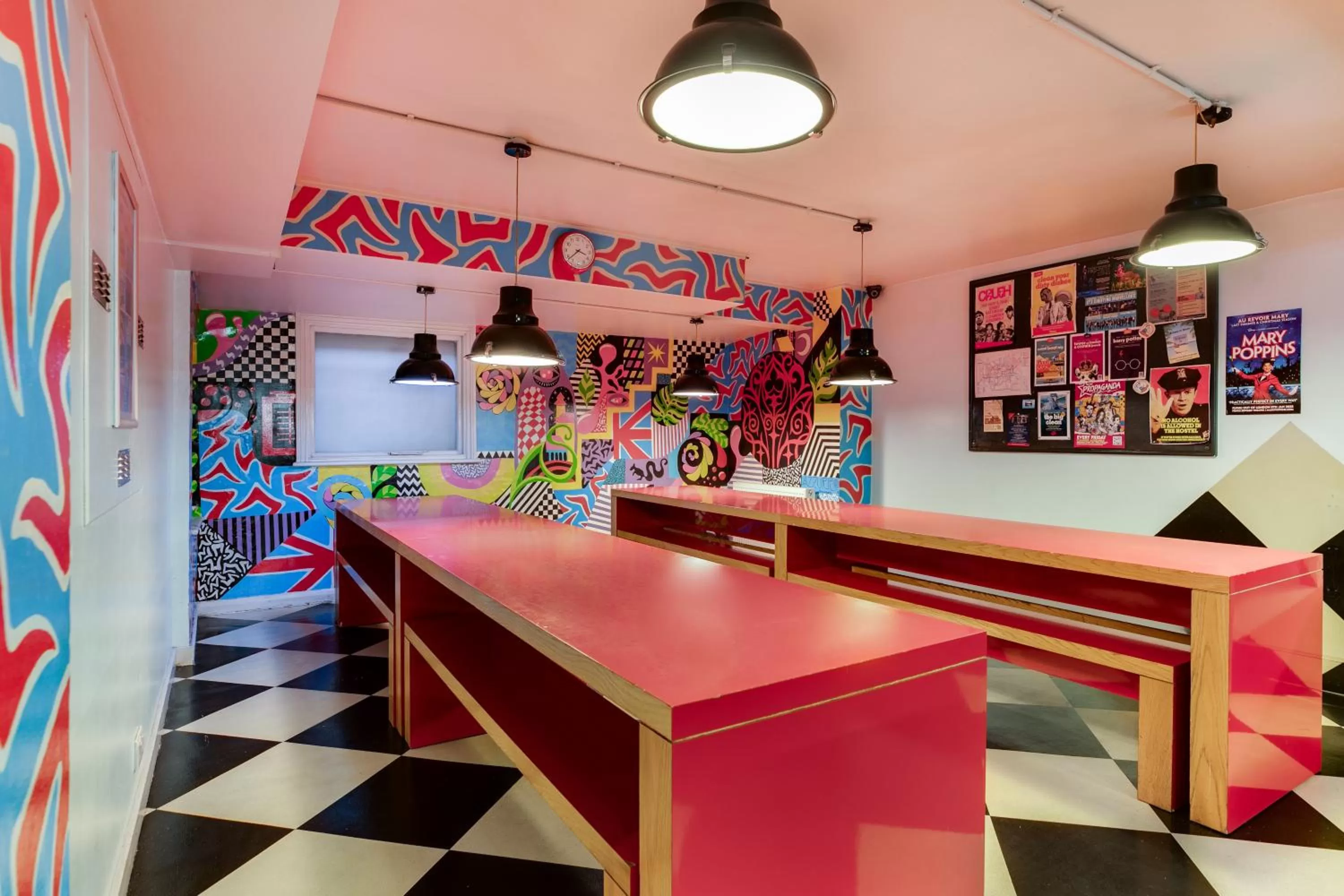 Communal kitchen in Clink261 Hostel