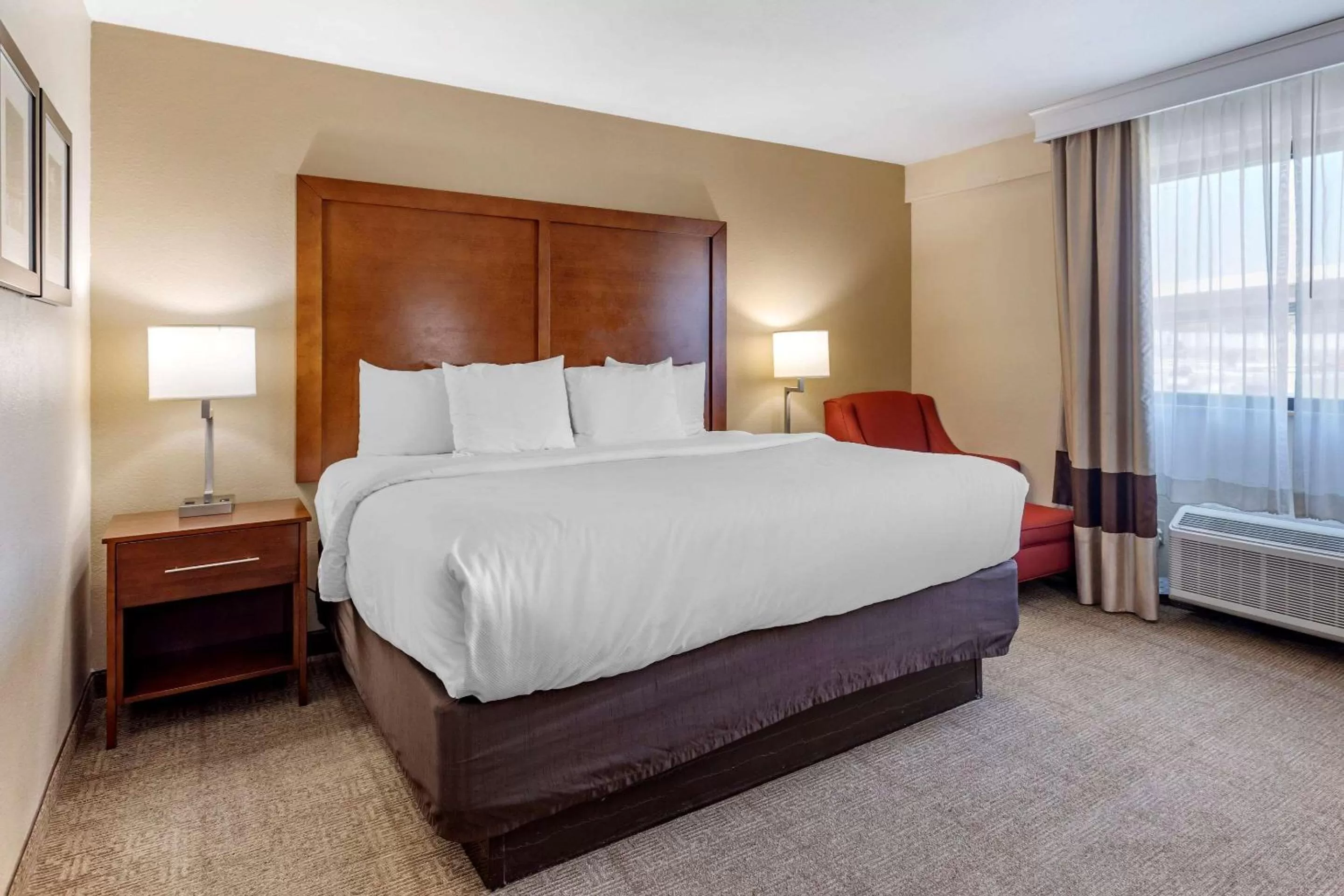 Photo of the whole room, Bed in Comfort Inn Nashville West