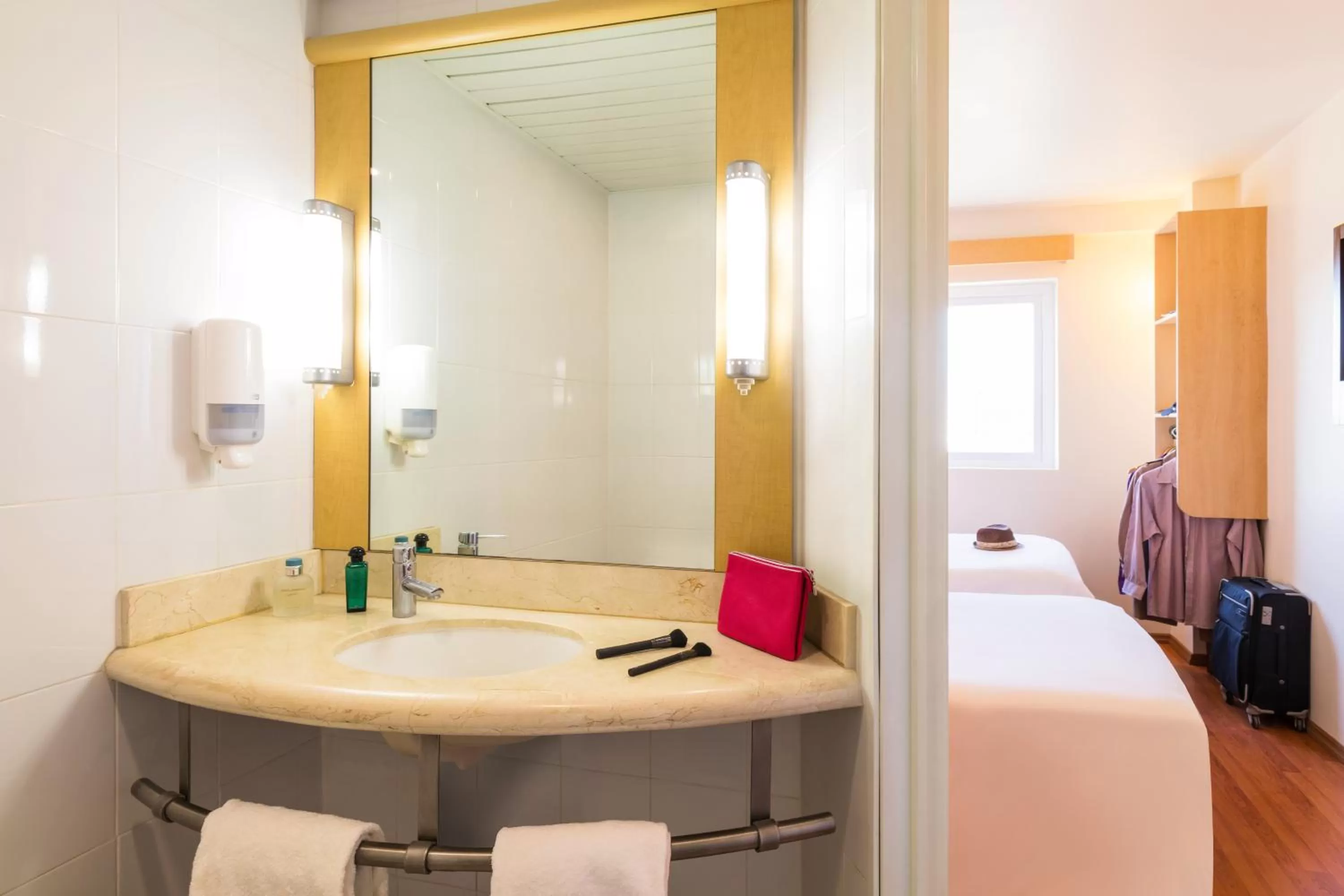 Bathroom, Bed in Ibis Aguascalientes Norte