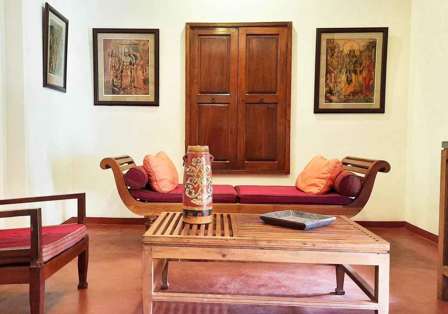 Seating area in Saratha Vilas Chettinad