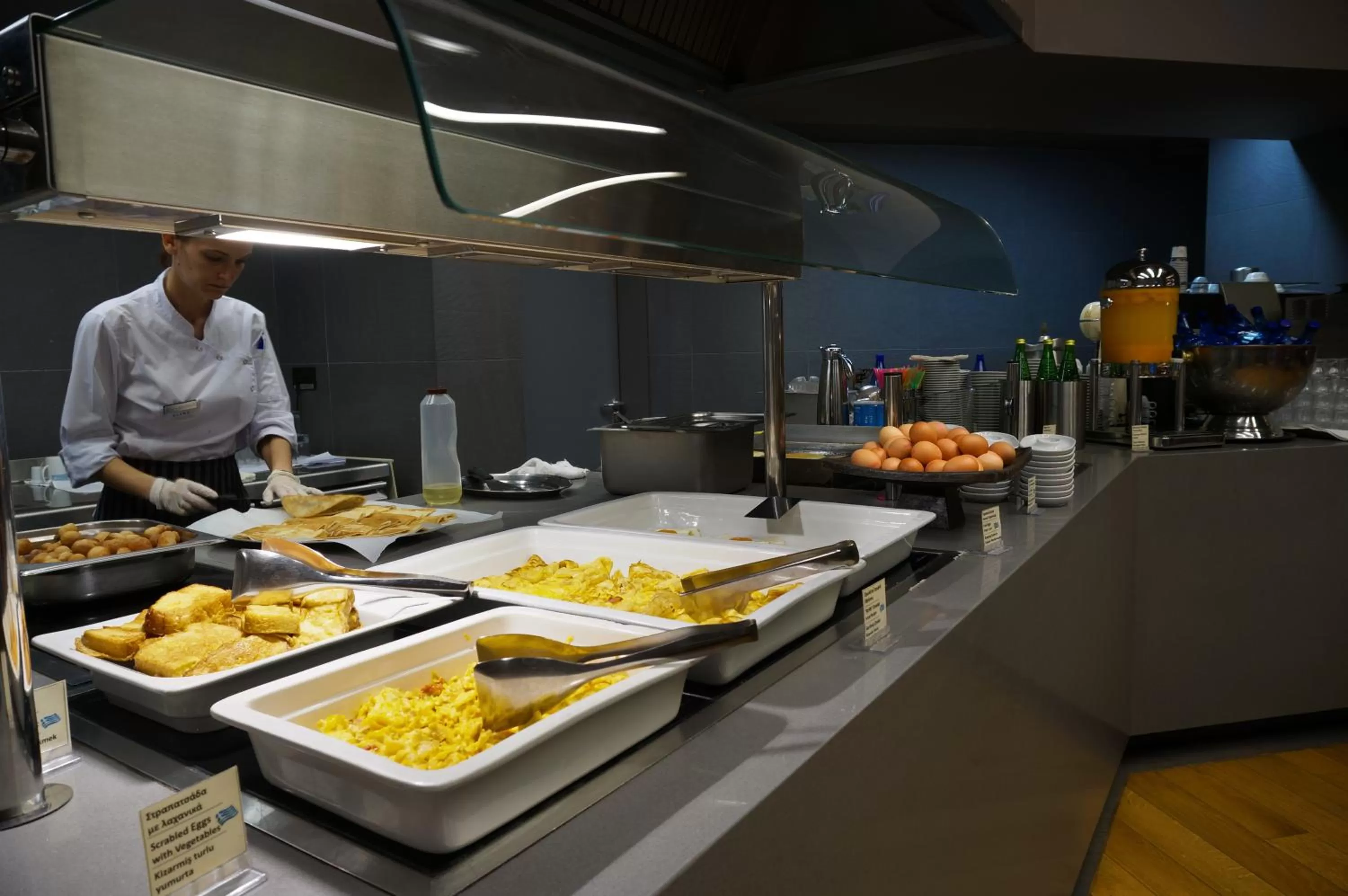 Restaurant/places to eat in Alexander Beach Hotel & Spa