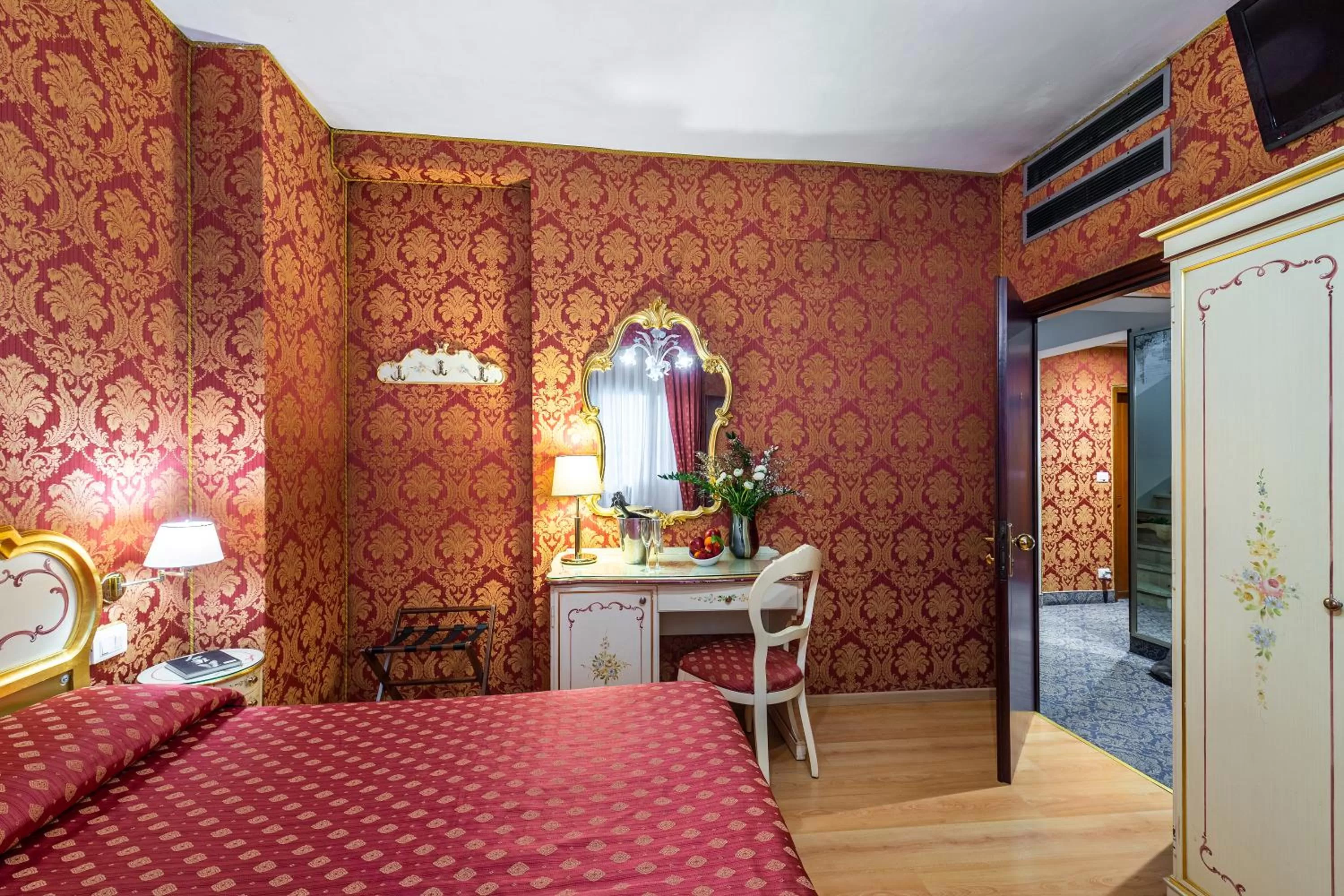 Photo of the whole room, Bed in Al Gazzettino