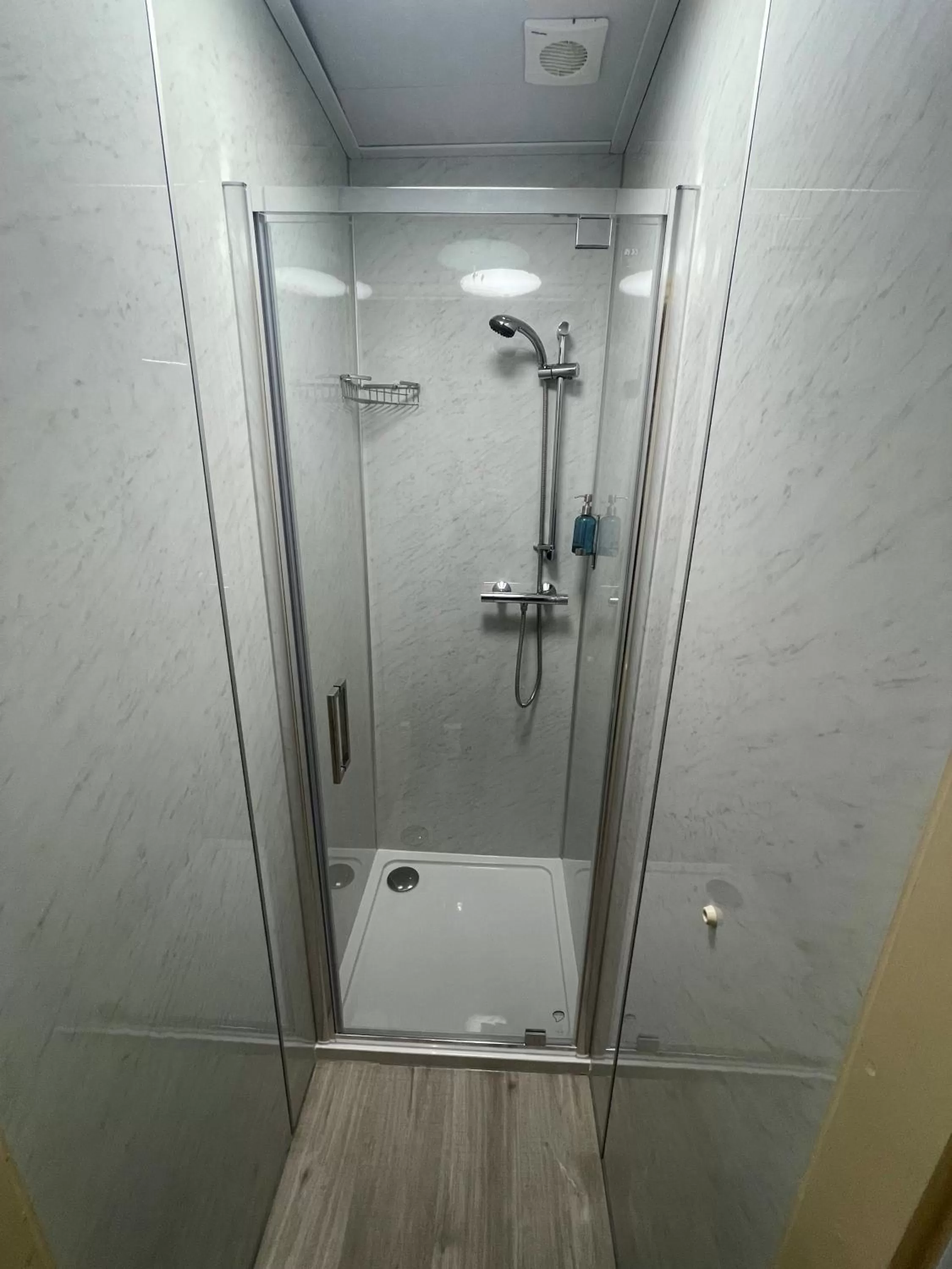 Shower in The George Hotel