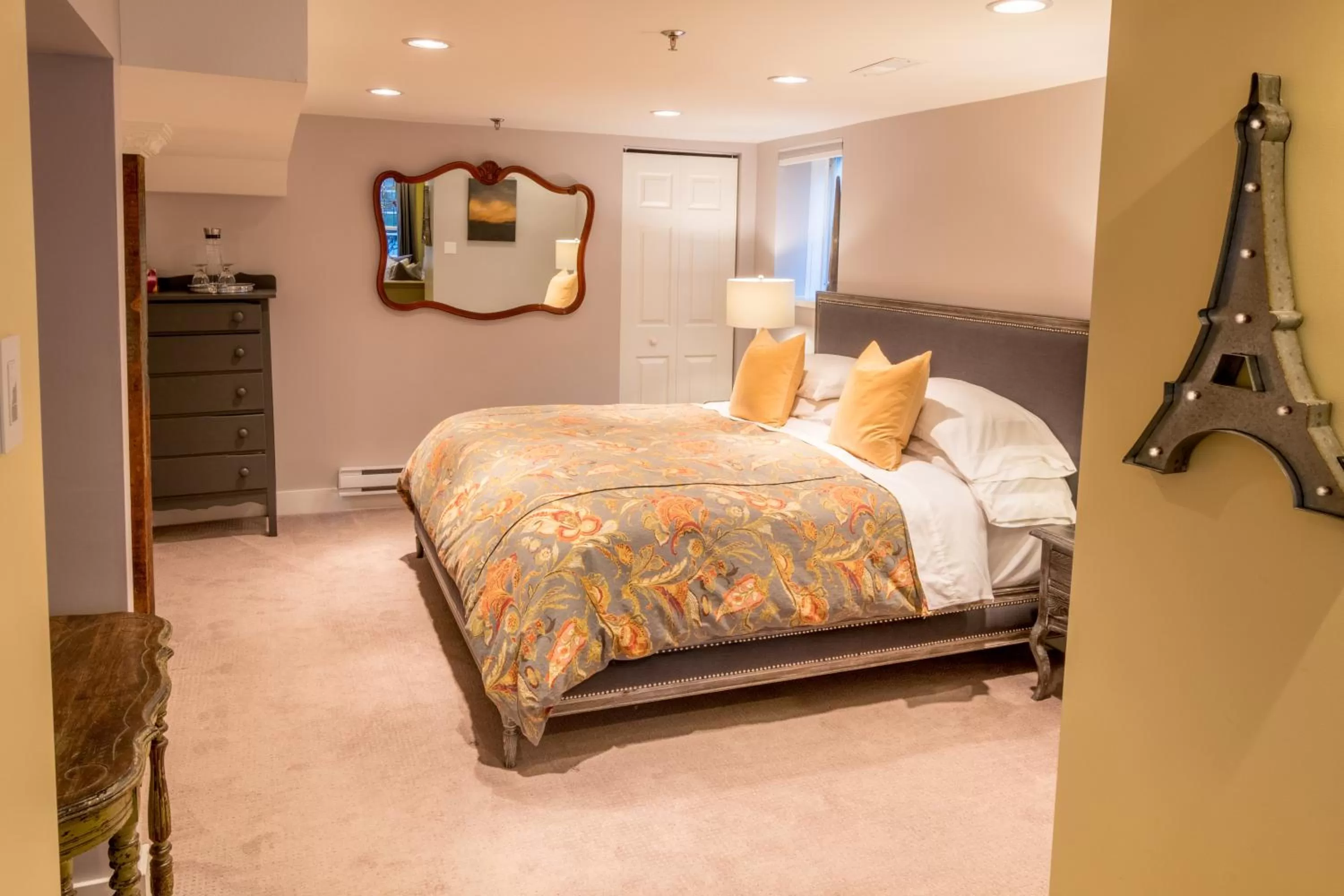 Photo of the whole room, Bed in West End Guest House