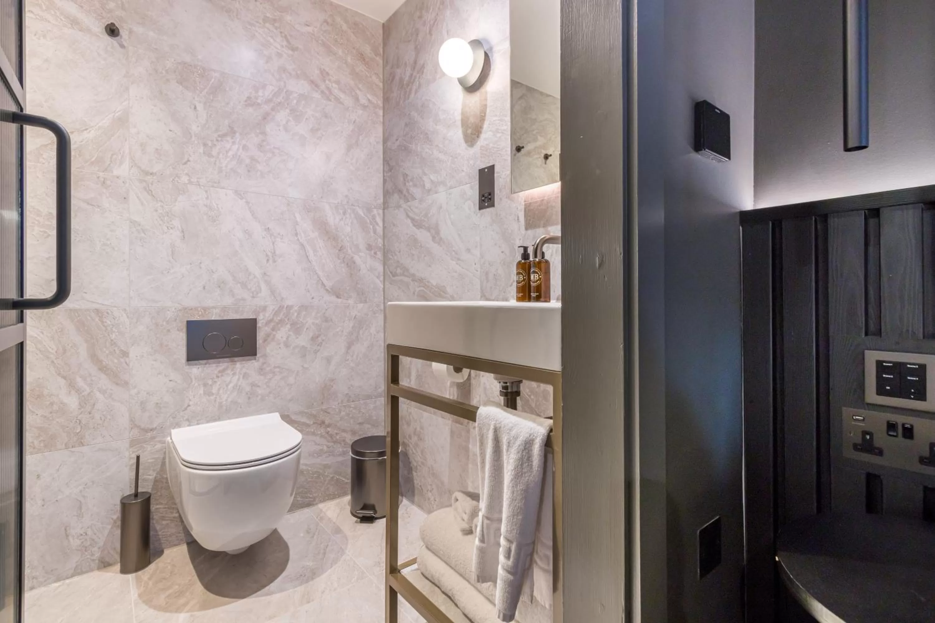 Bathroom in Velvet Hotel Manchester, WorldHotels Crafted