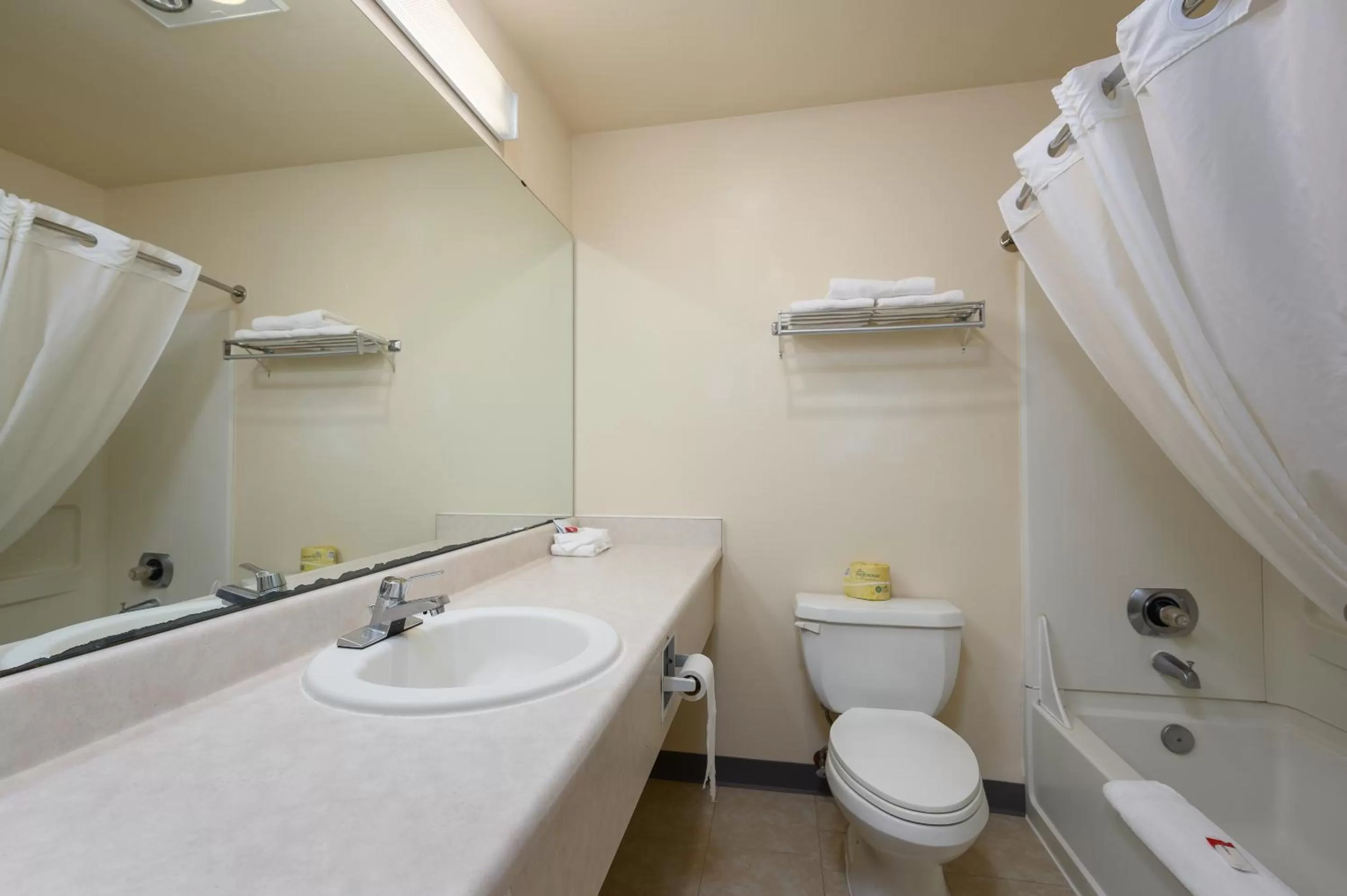 Bathroom in Three Rivers Inn Sedro Woolley