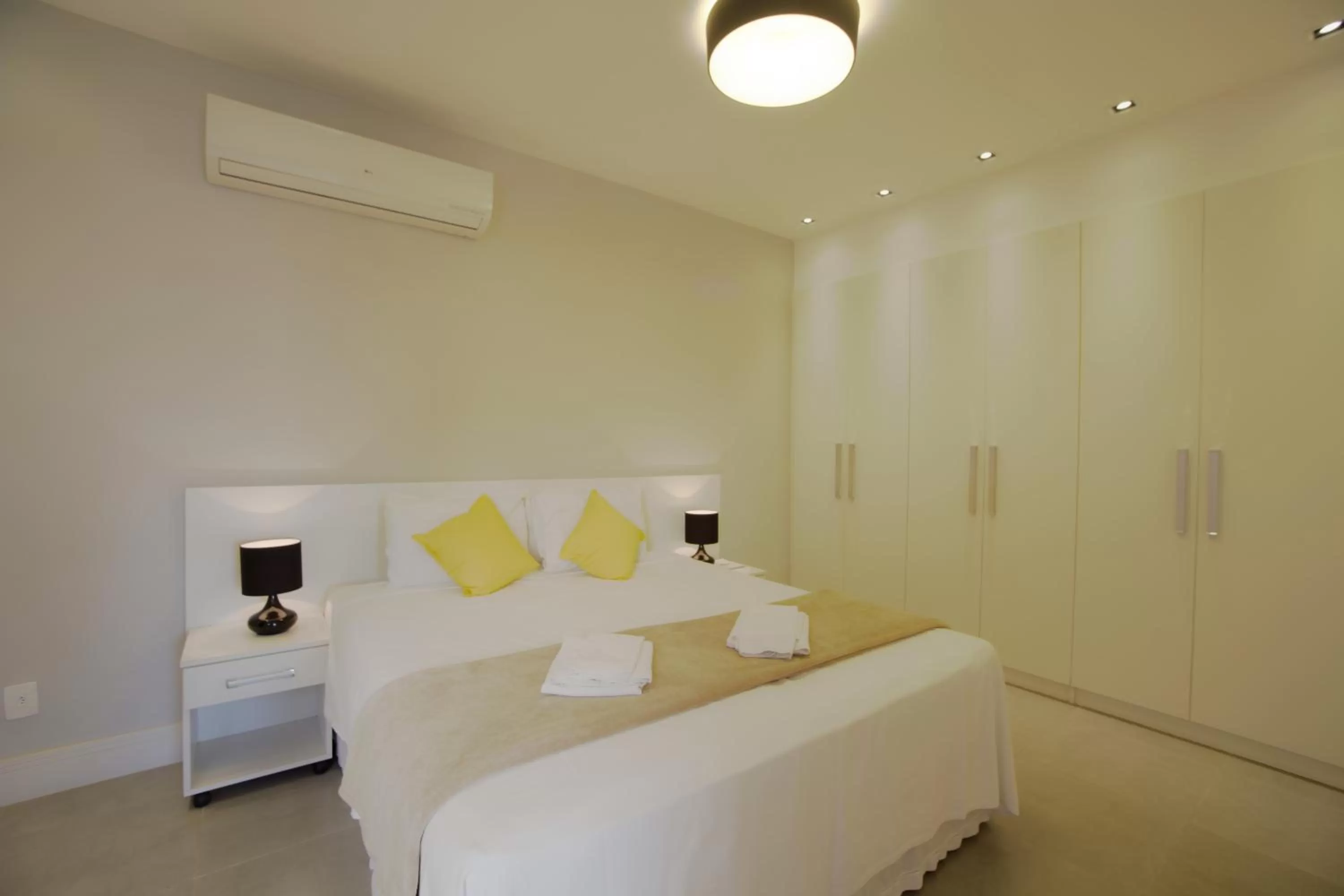 Bedroom, Bed in New Sugar Loft Apartments