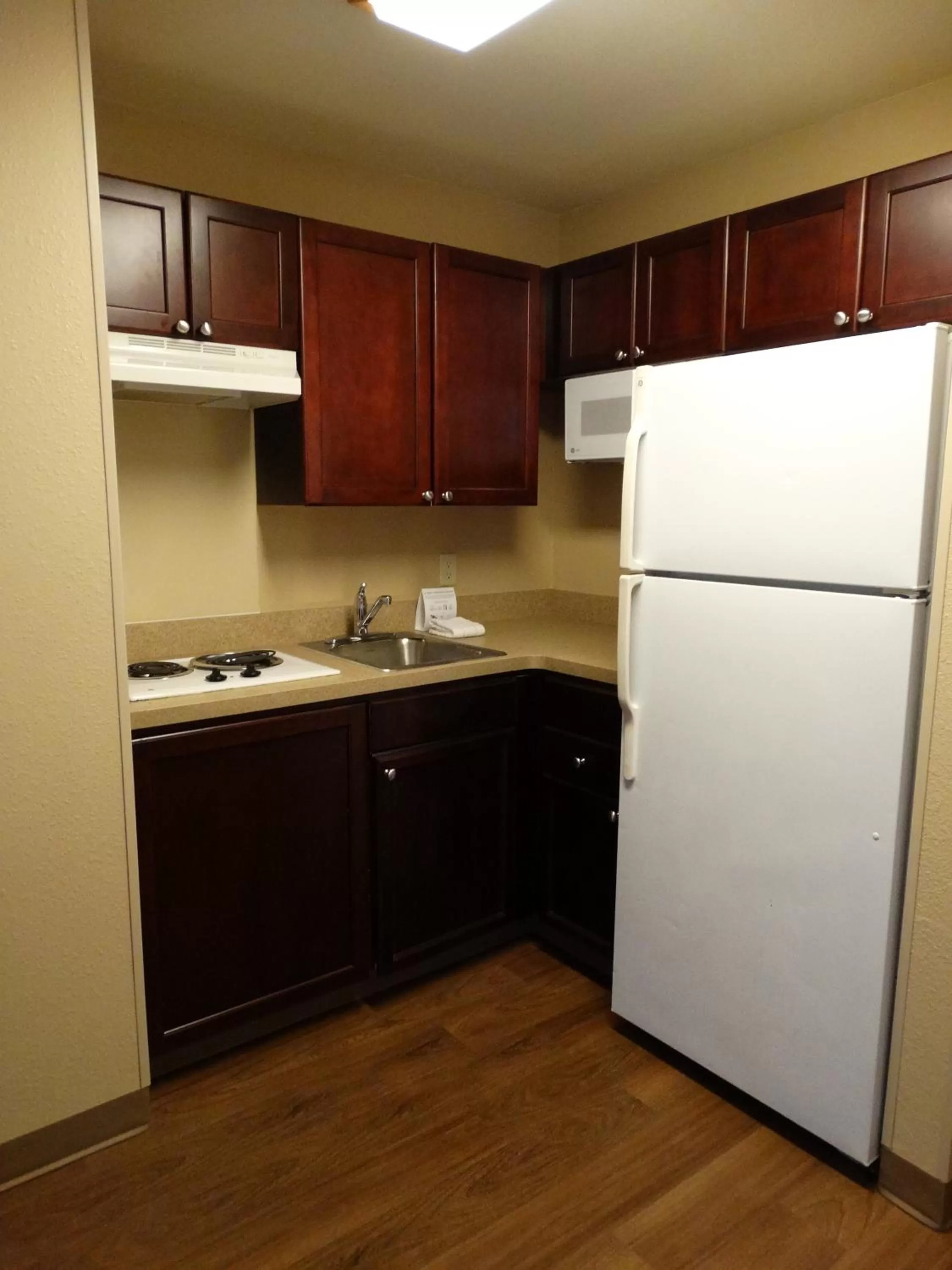 Kitchen or kitchenette in Extended Stay America Suites - Portland - Hillsboro