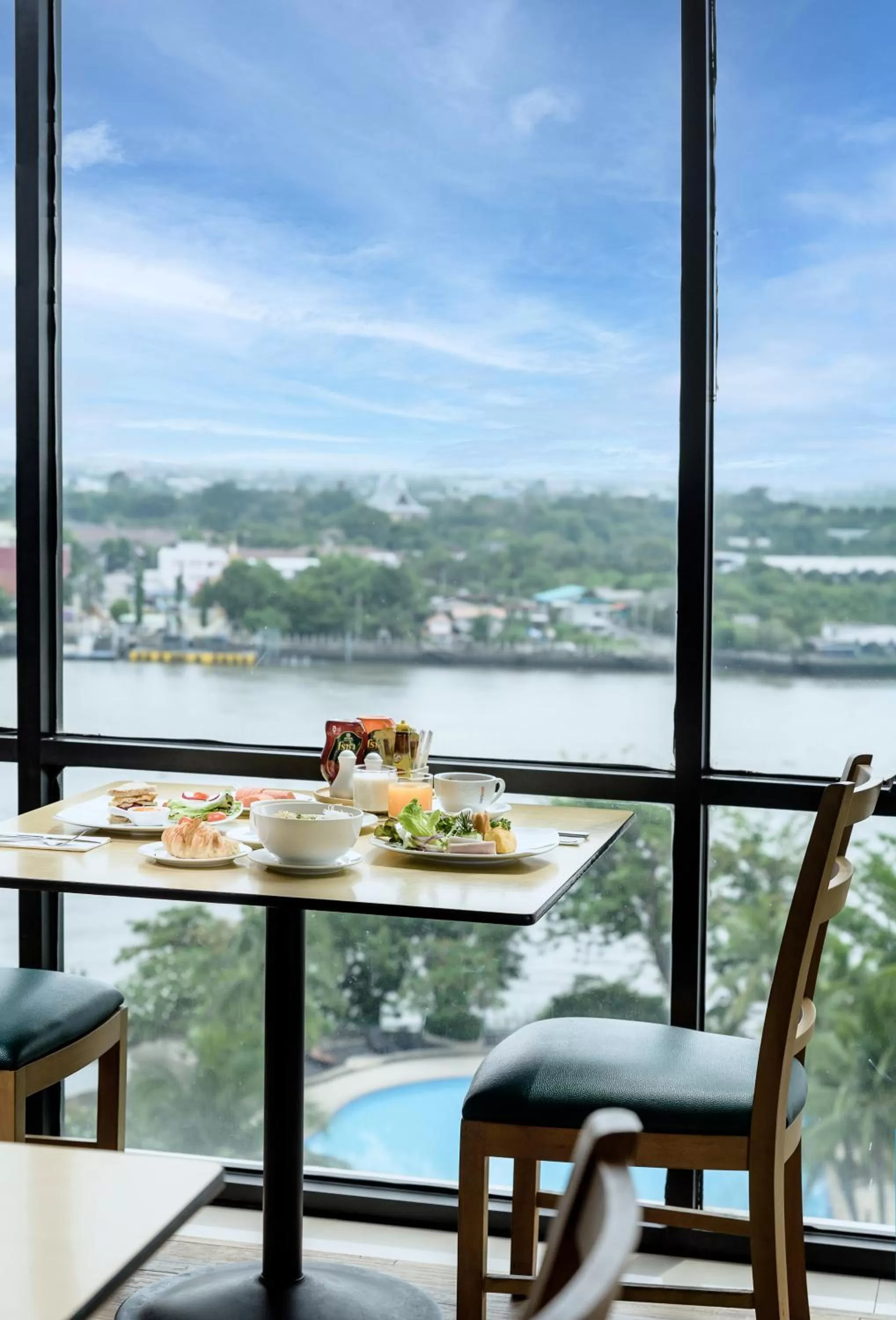 Restaurant/places to eat in Riverine Place Hotel and Residence