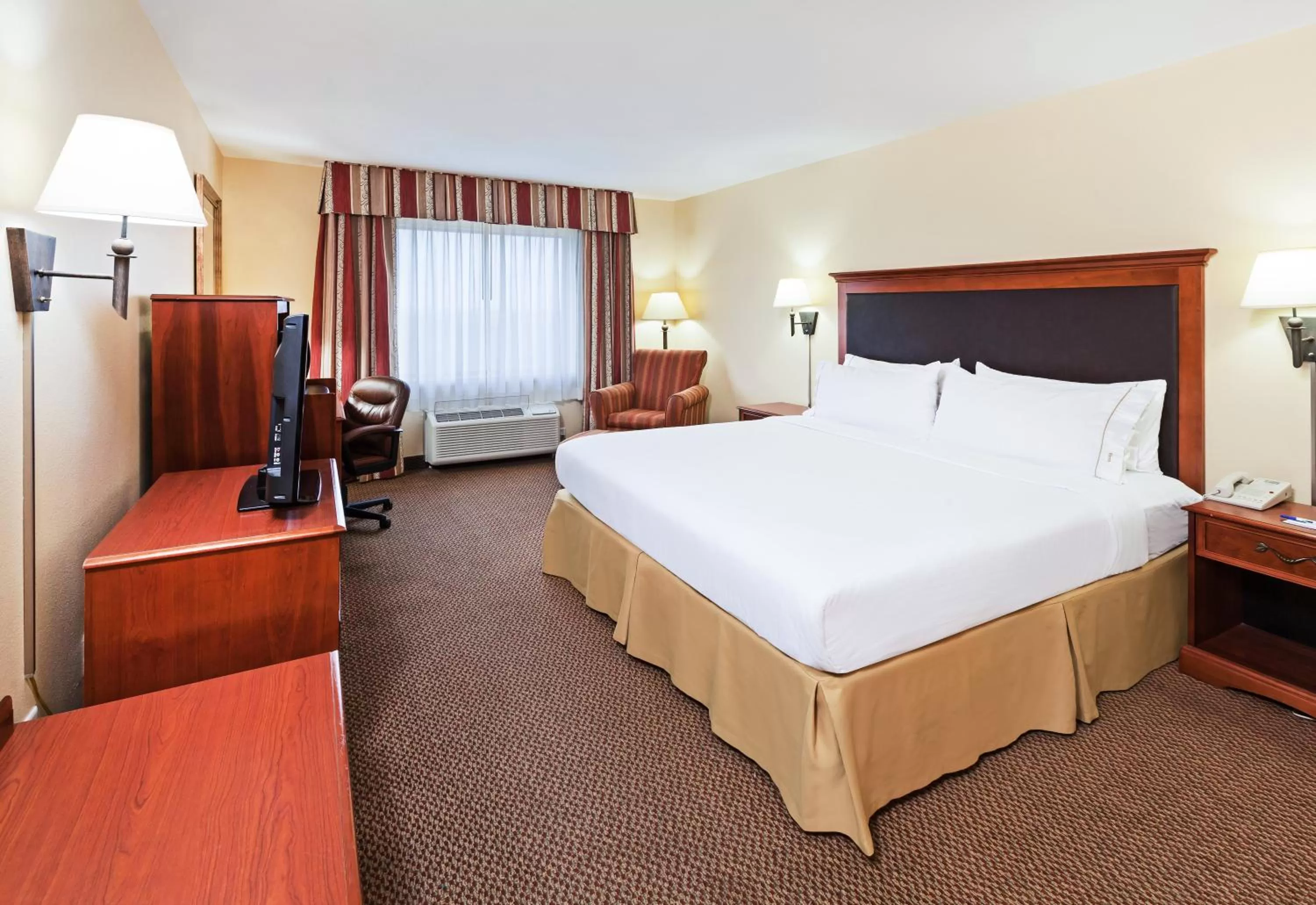Photo of the whole room, Bed in Holiday Inn Express & Suites - Laredo-Event Center Area by IHG