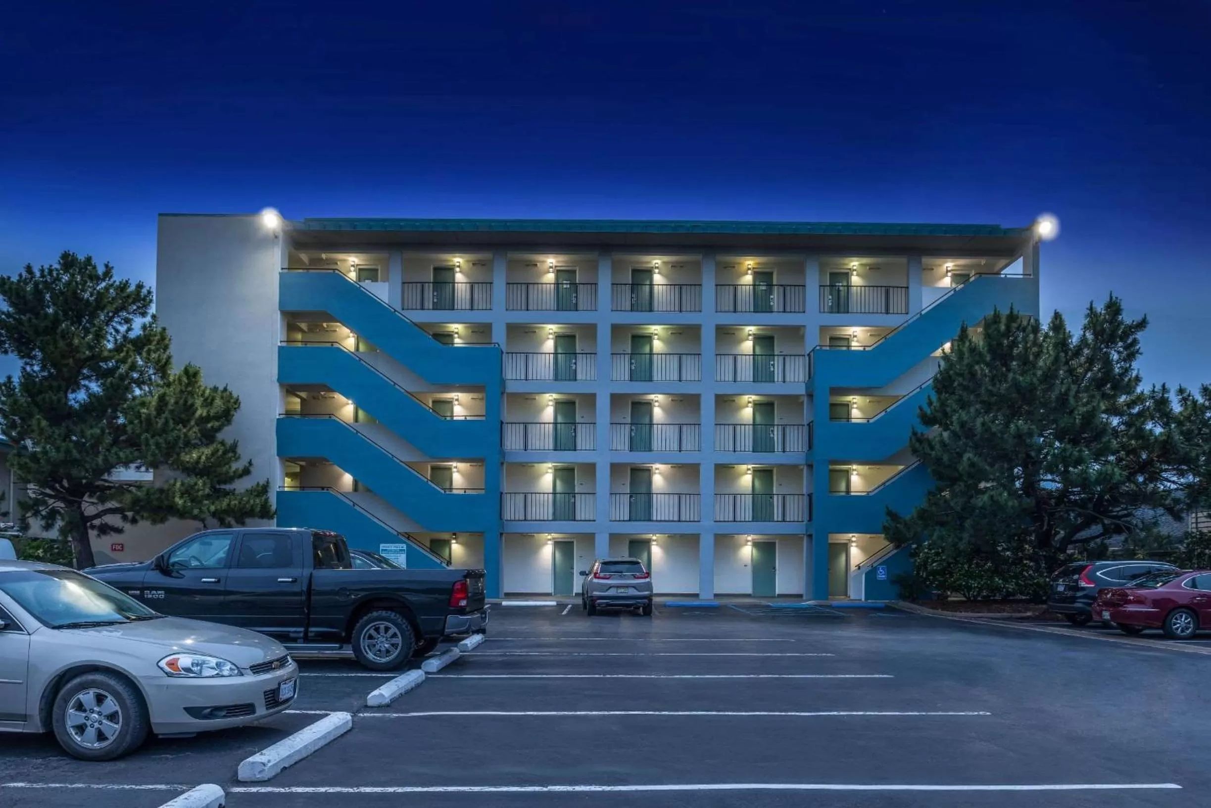Property building in Best Western Plus Holiday Sands Inn & Suites