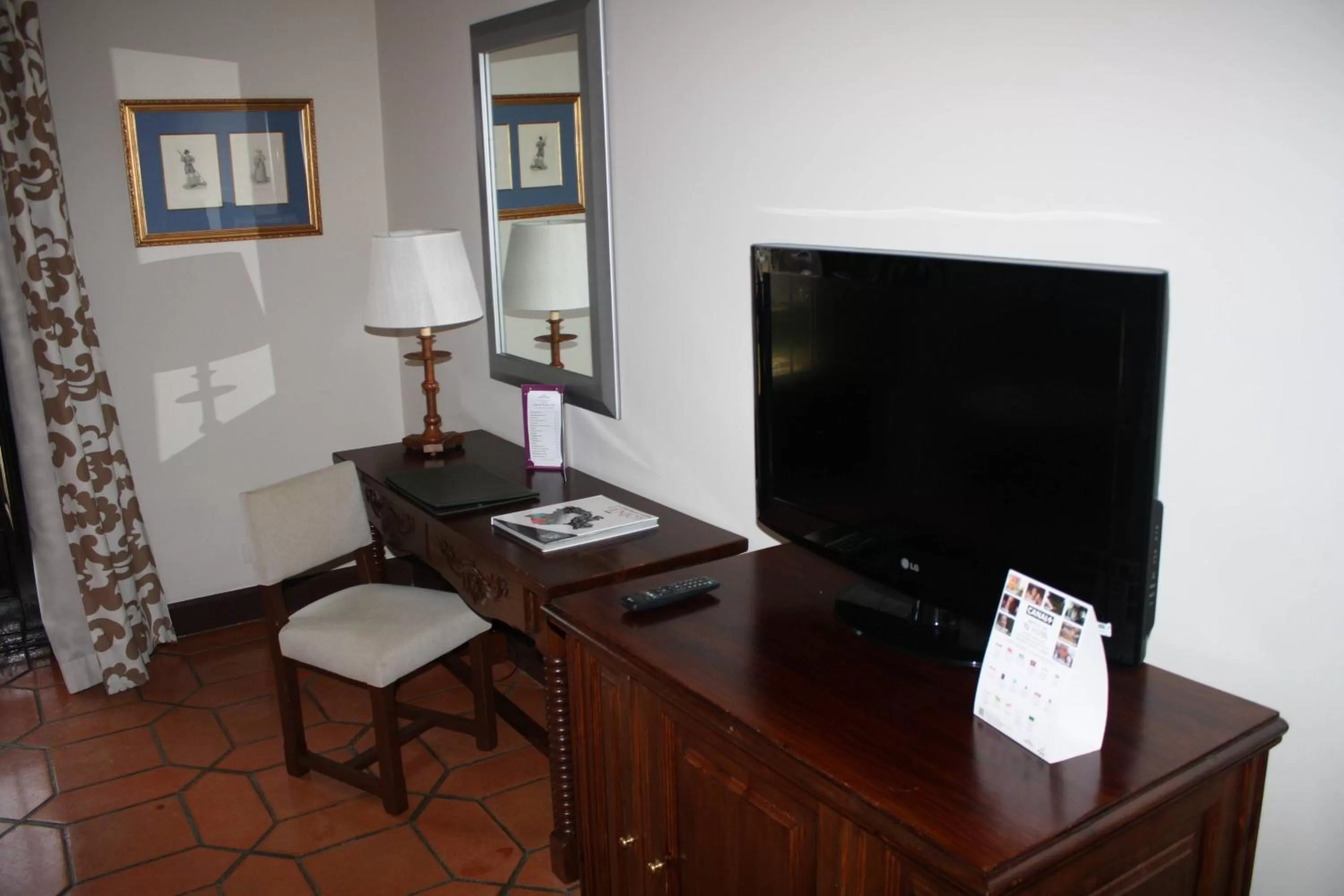 TV and multimedia in Parador de Ávila