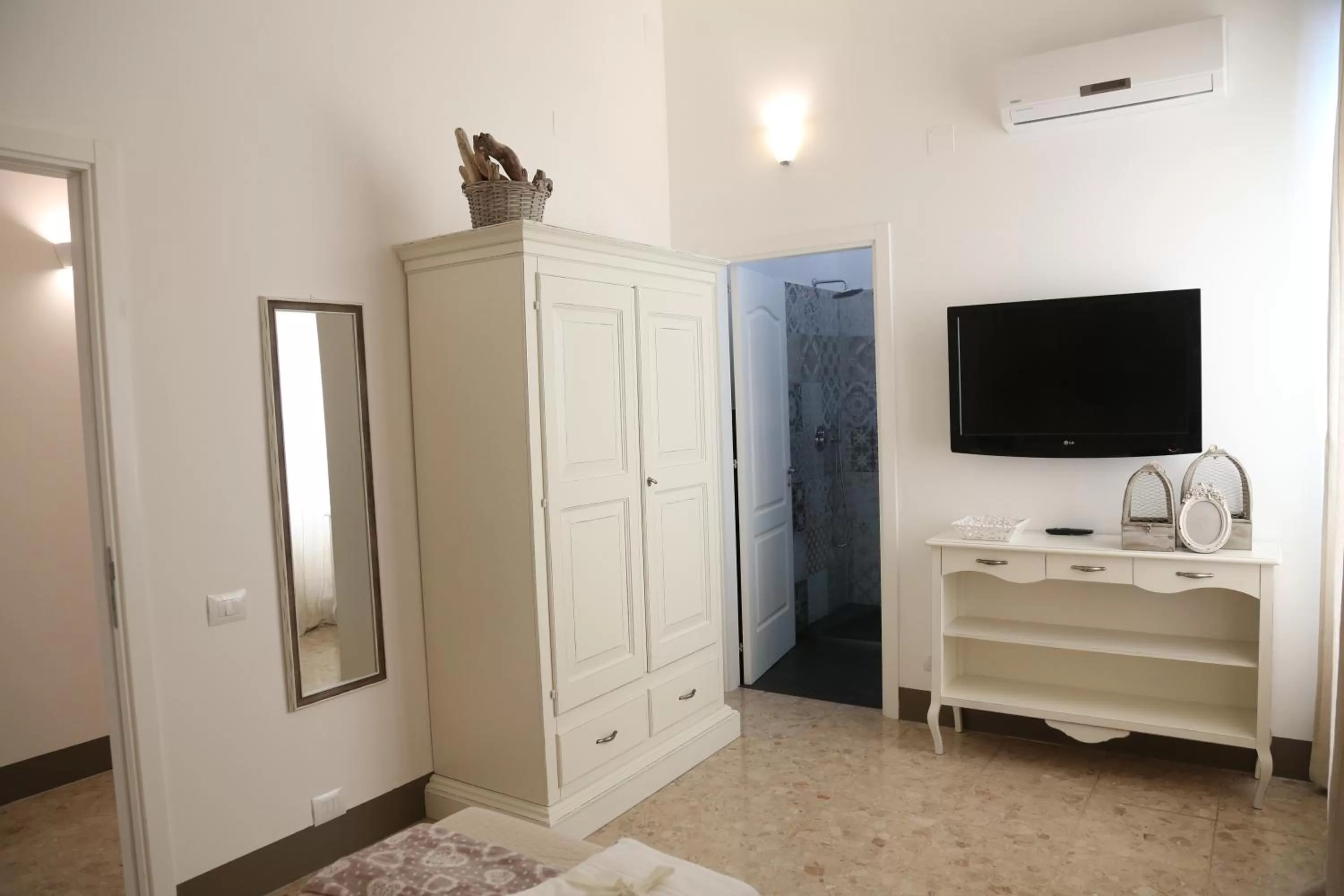 Photo of the whole room, Bed in Dimi House