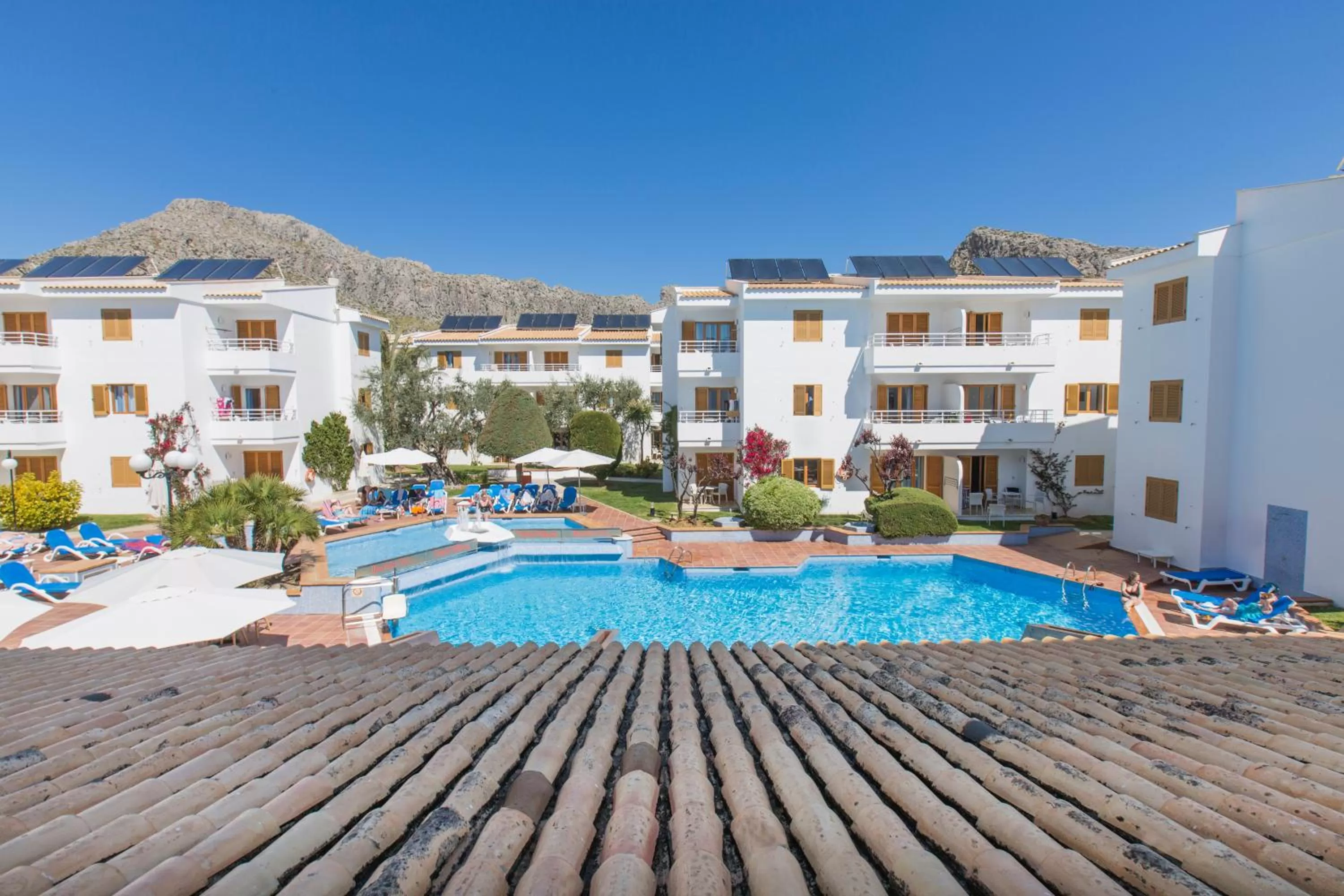 Swimming pool in Aparthotel Flora