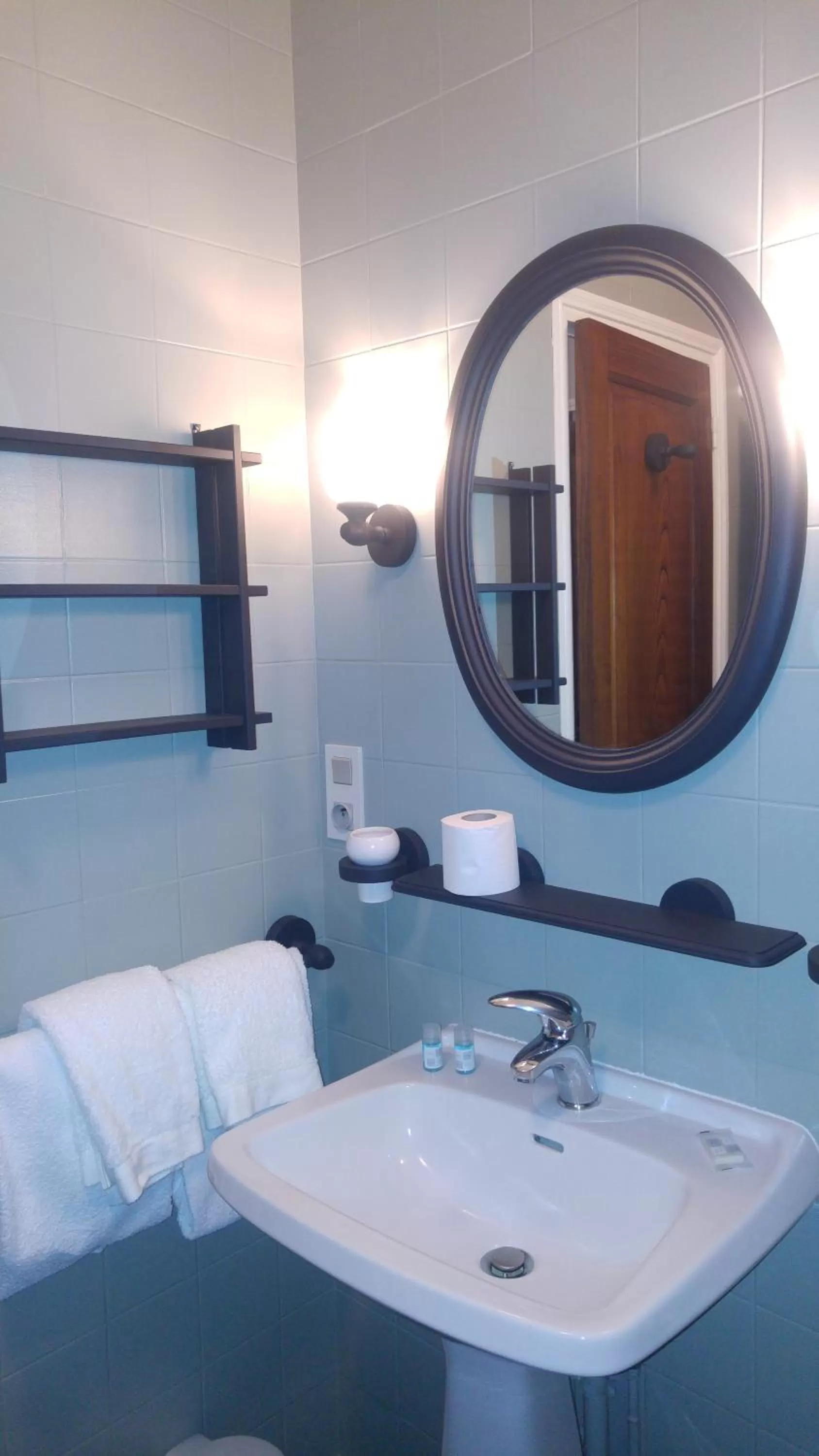 Bathroom in Hotel des Remparts