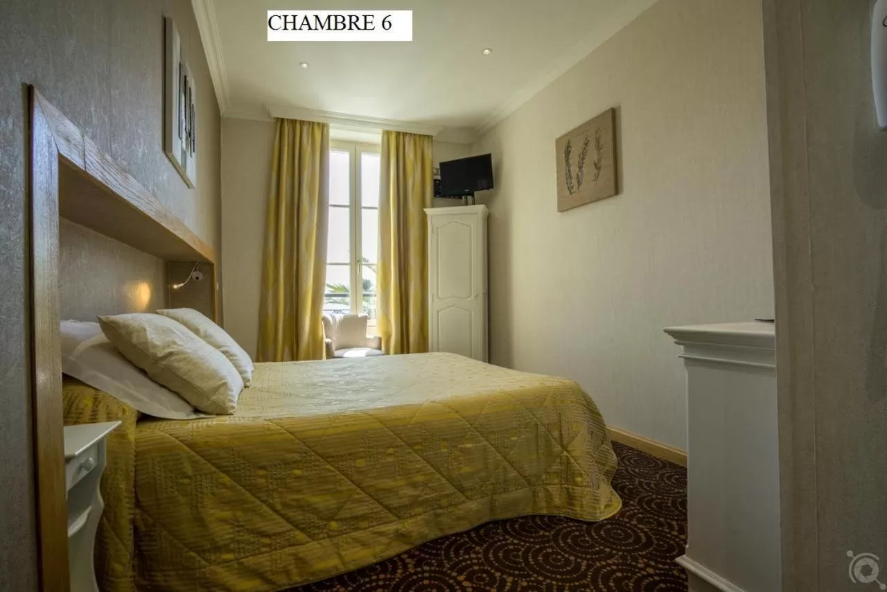 Bed in Hotel Restaurant Bellevue