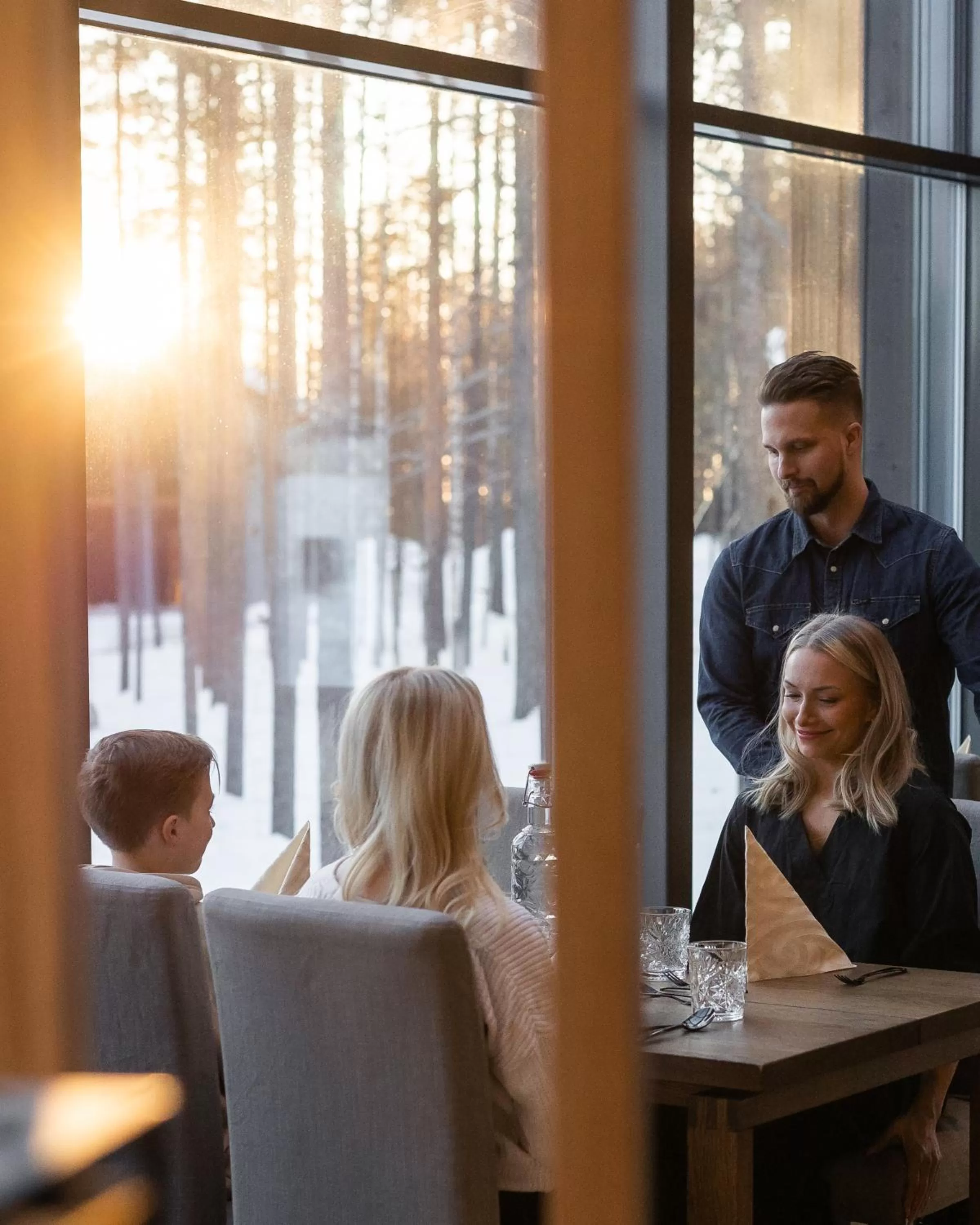 Restaurant/places to eat in Nova Skyland Hotel