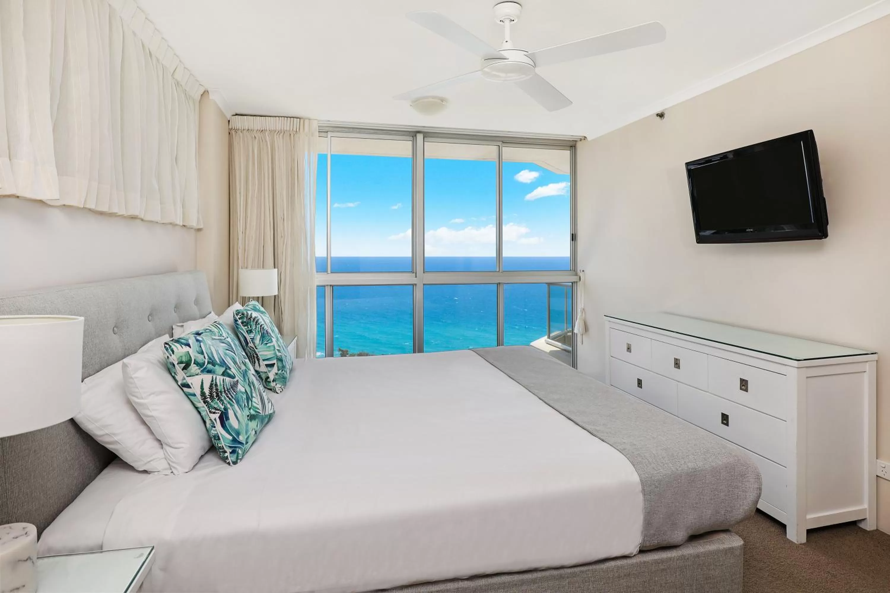 Sea view, Bed in ULTIQA Points North