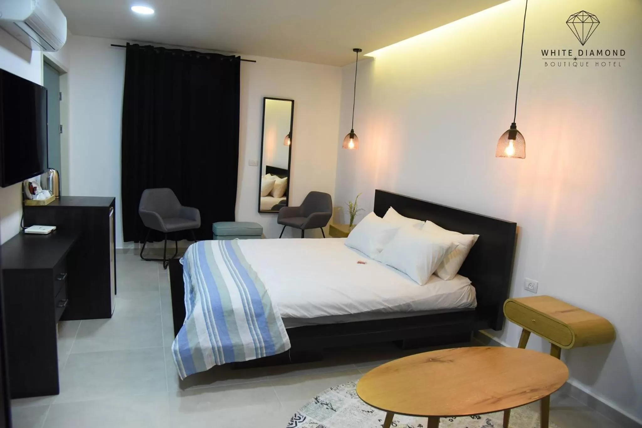 Bed in White Diamond