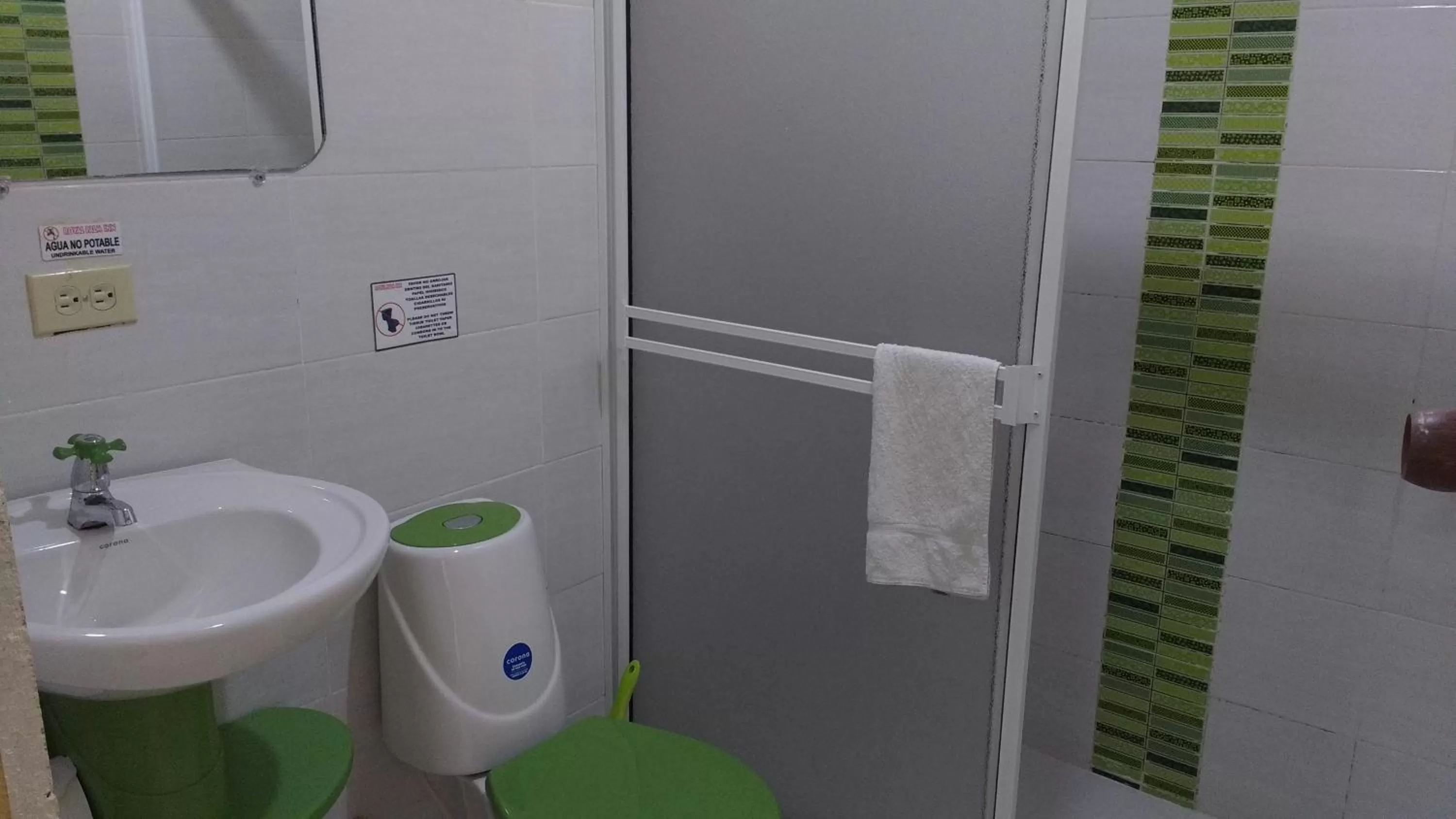 Bathroom in Casa Royal Palm Inn