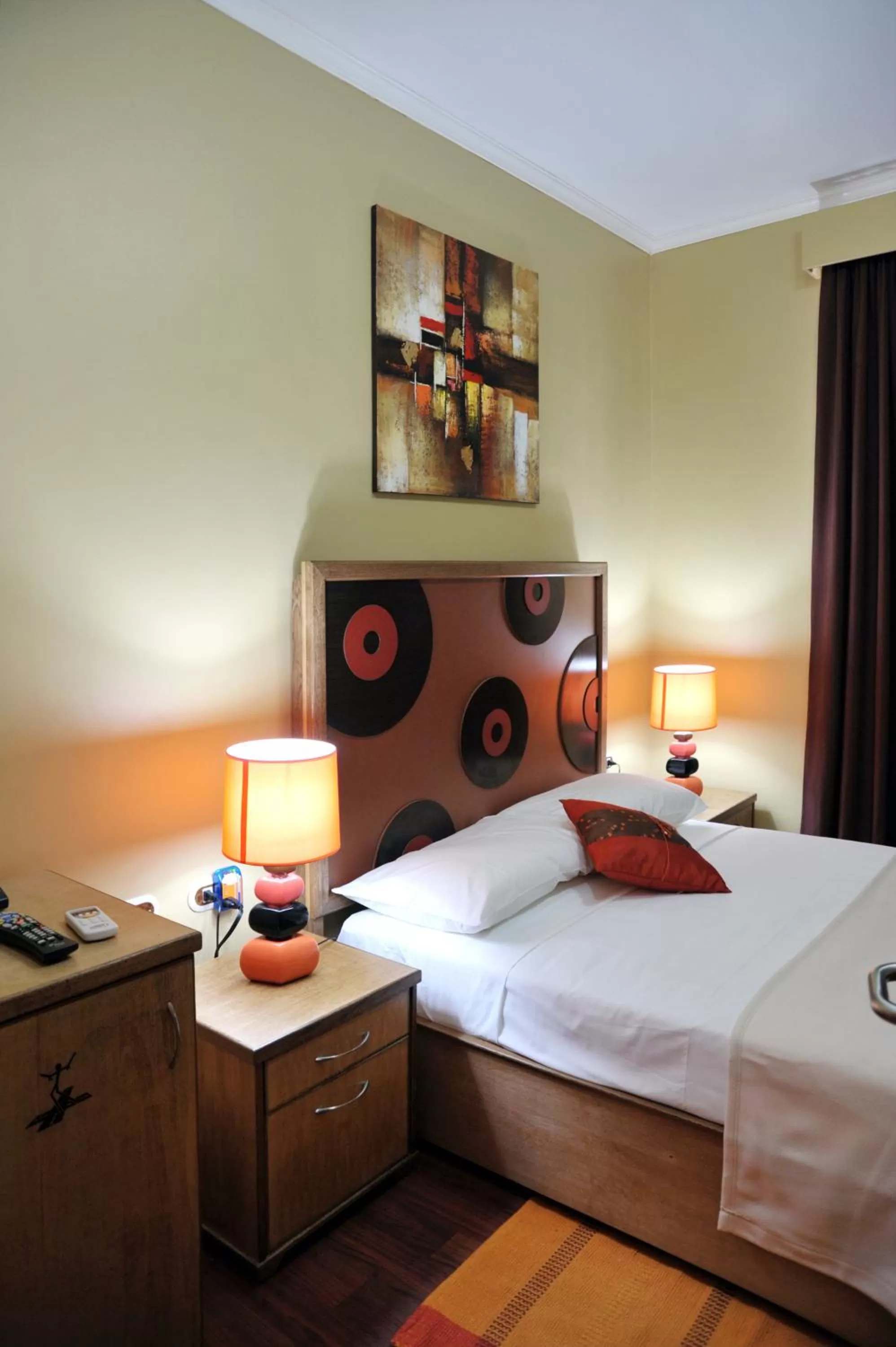 Bed in Culture Crossroads Inn