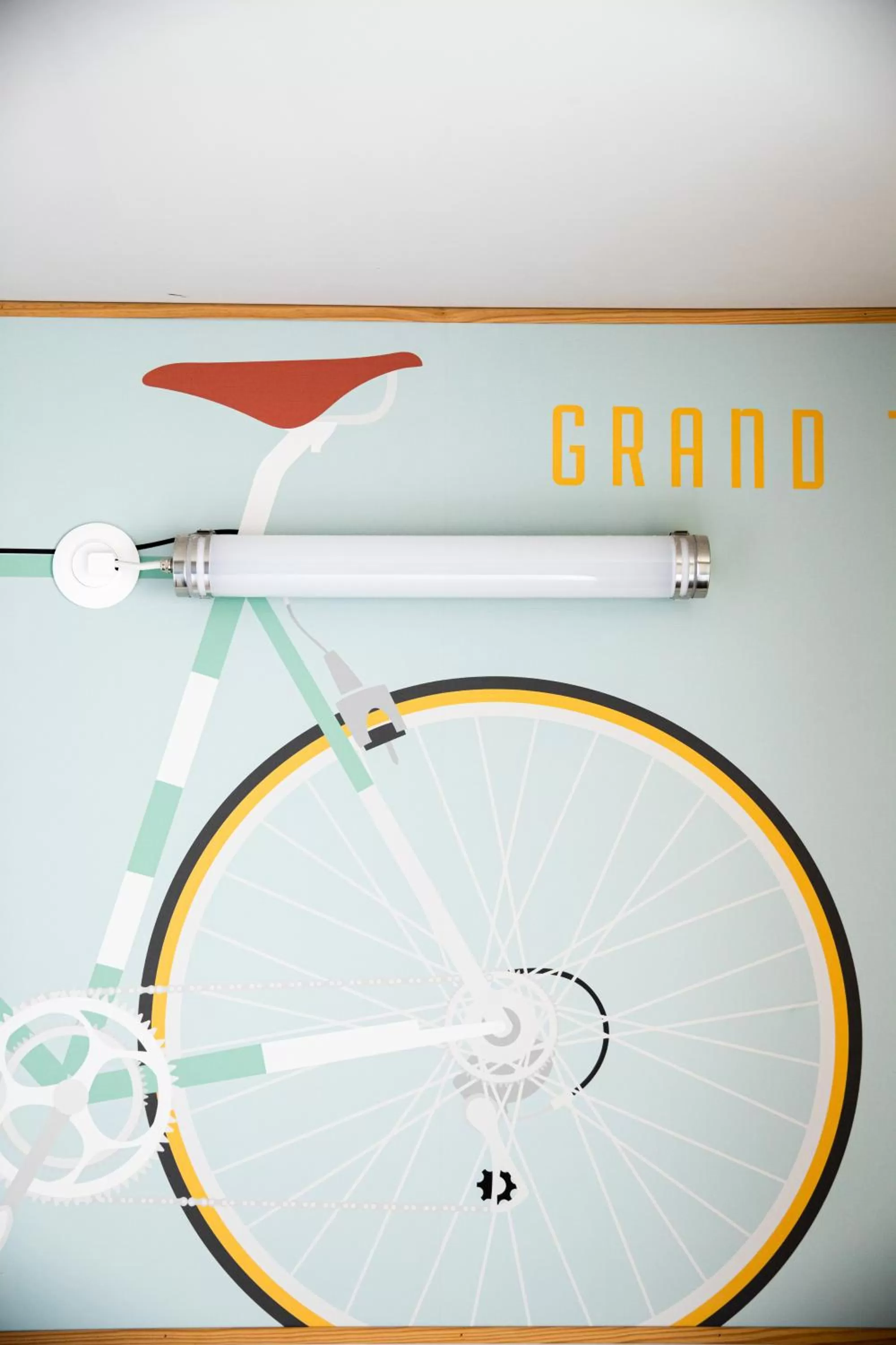 Photo of the whole room in The People - Tours