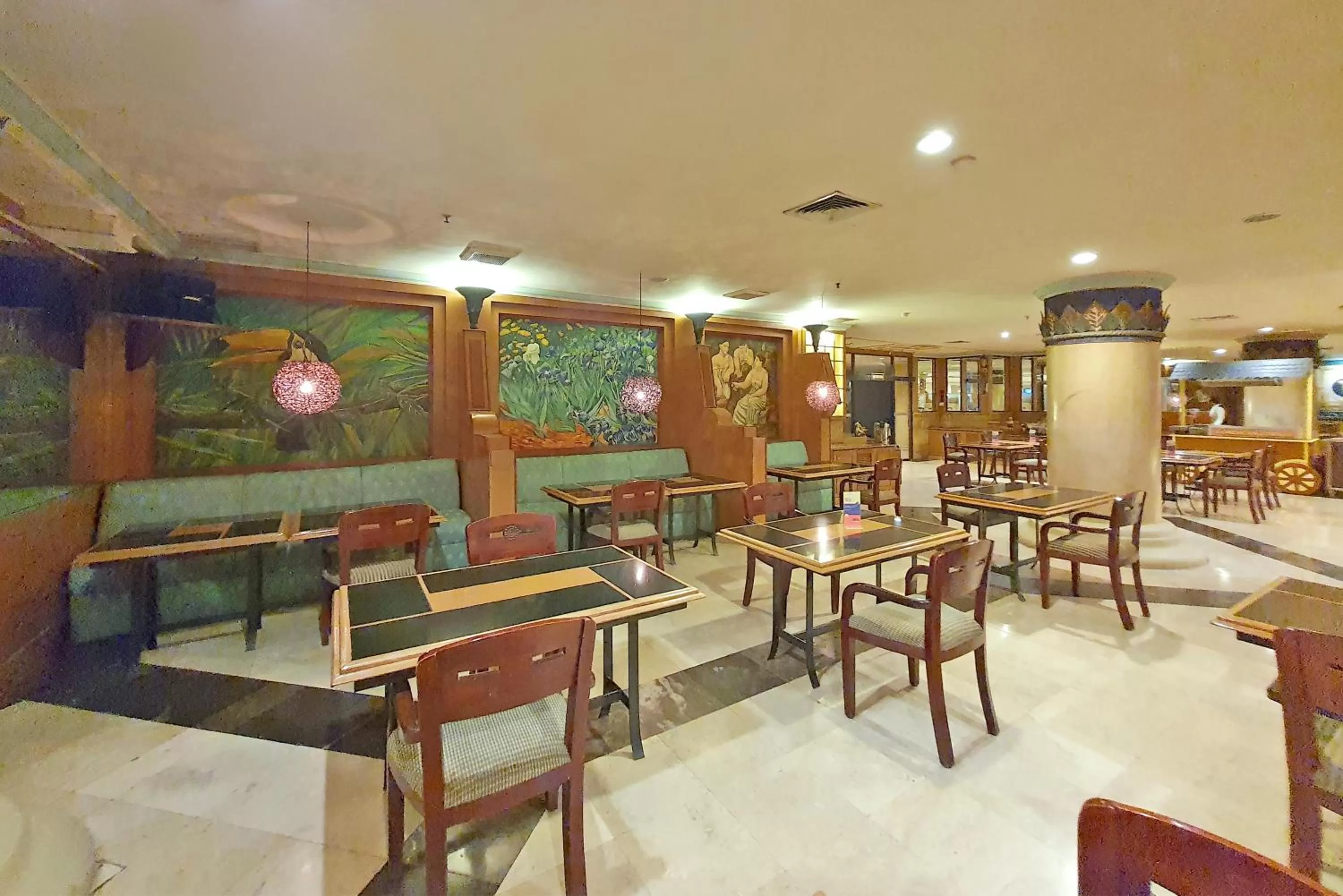 Restaurant/places to eat in Tunjungan Hotel