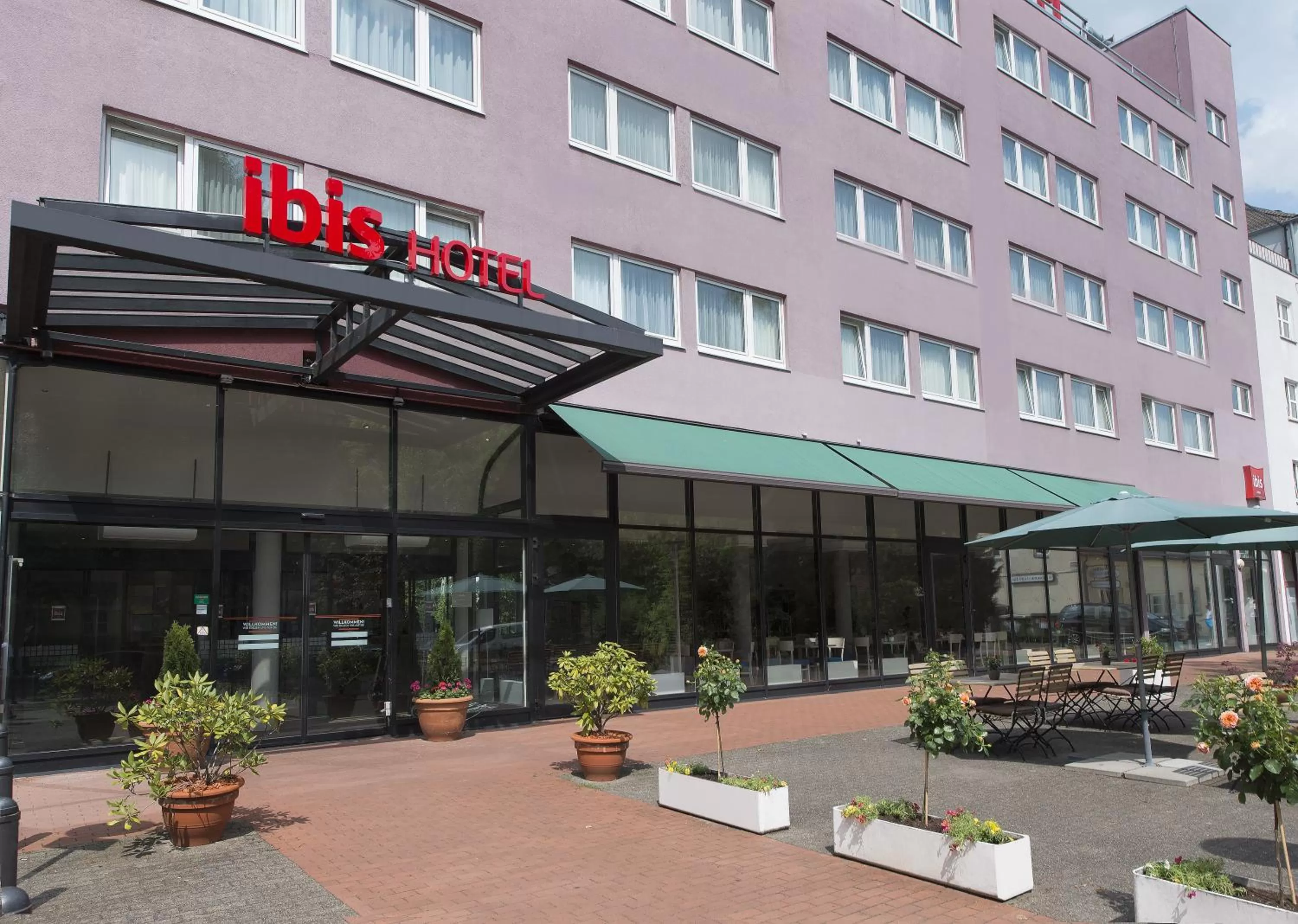 Facade/entrance in ibis Berlin City Nord
