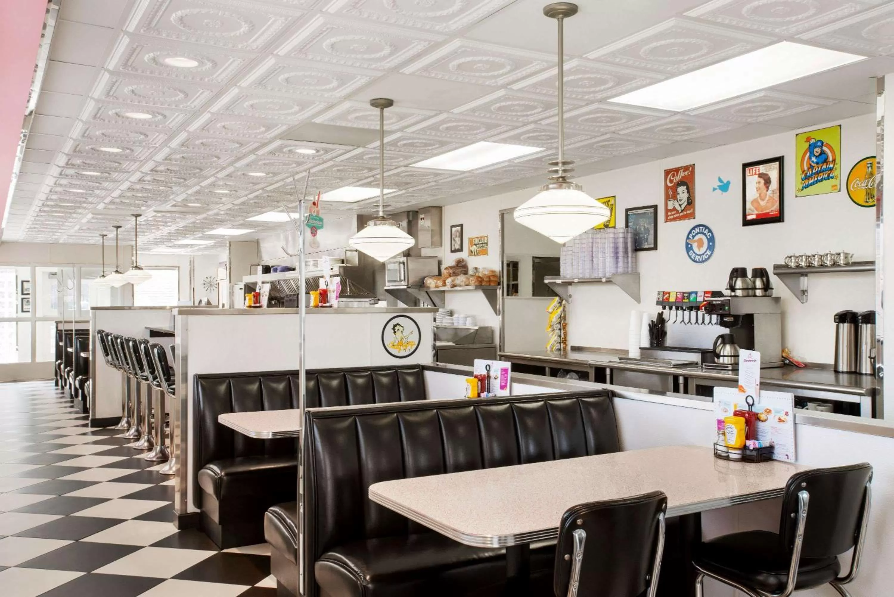 Restaurant/places to eat in Baymont by Wyndham Glenwood