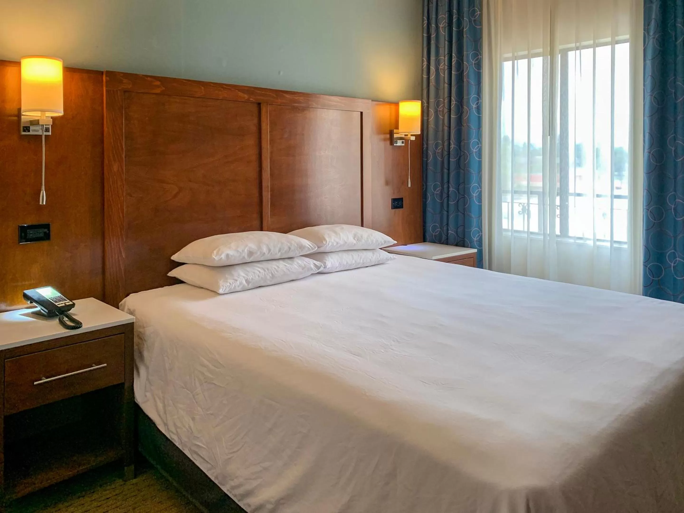 Bed in MainStay Suites Orange County John Wayne Airport