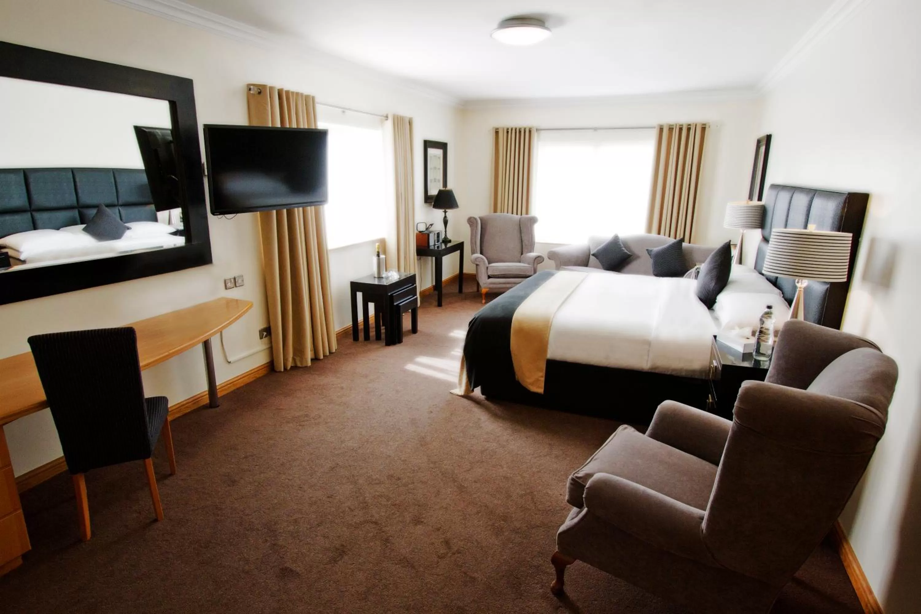 Bed in La Mon Hotel & Country Club