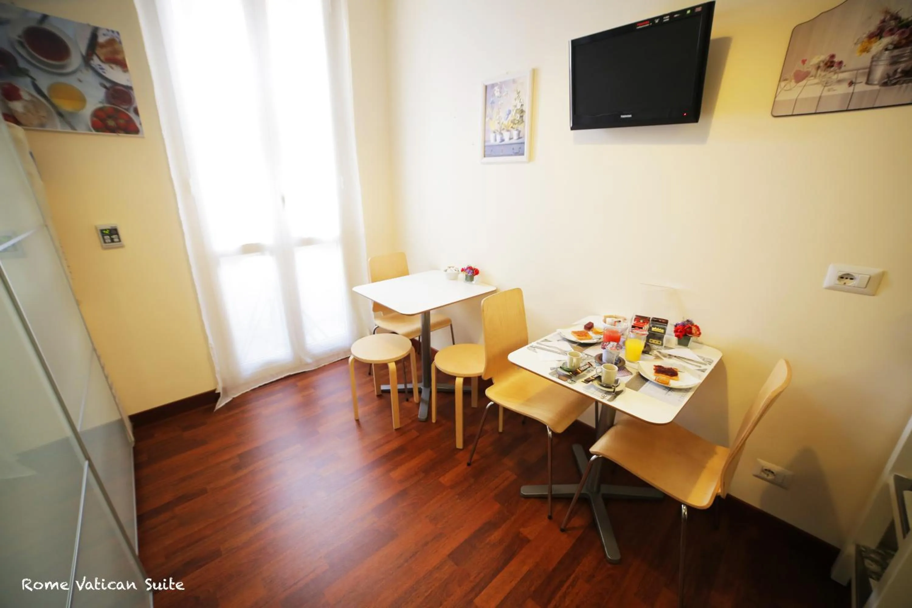 Communal kitchen in Rome Vatican Suite