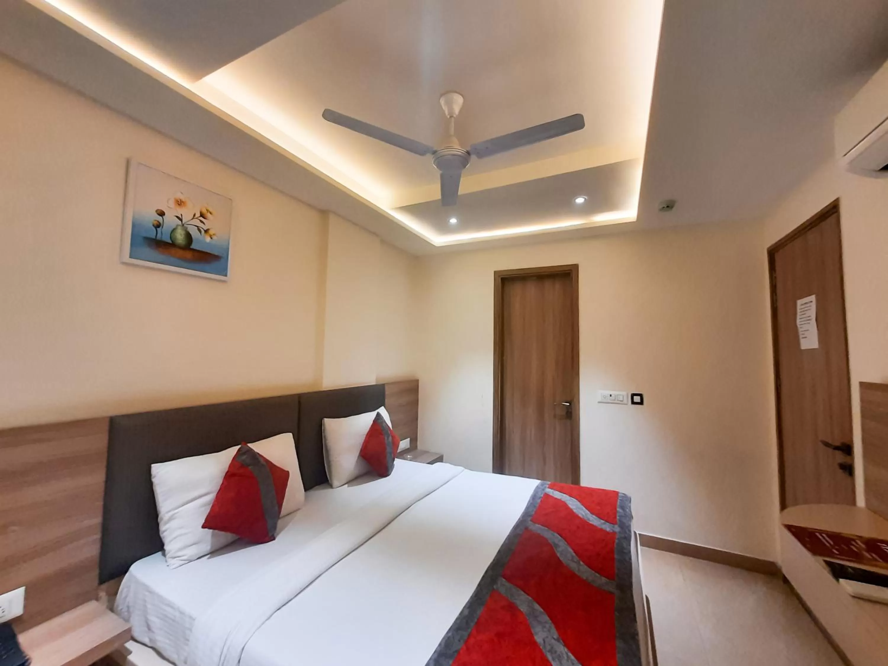 Bedroom, Bed in Hotel Tripple Tree - Near Ganga Ram & BLK Hospital - Karol Bagh