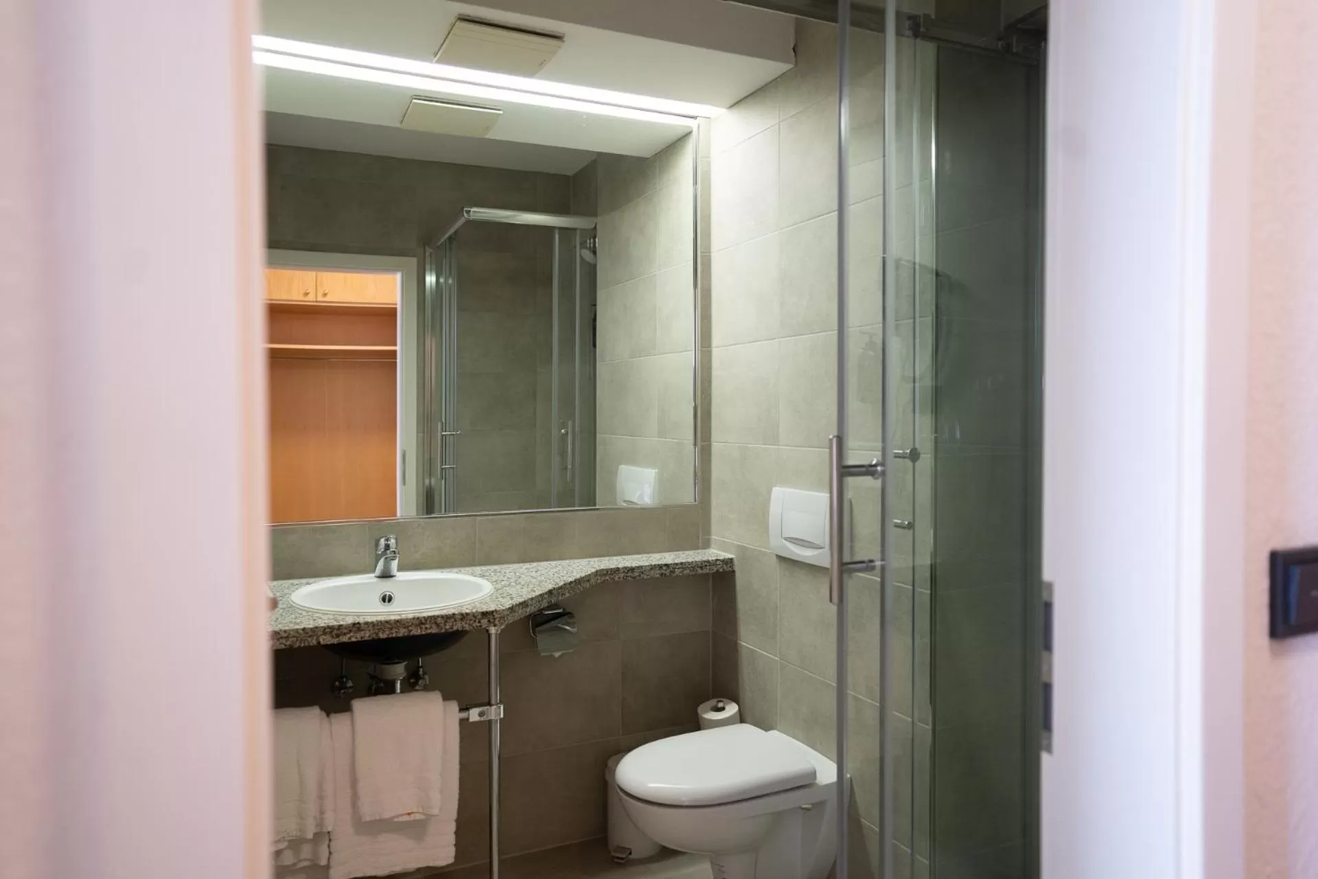 Bathroom in AP Hotel Mannheim Viernheim