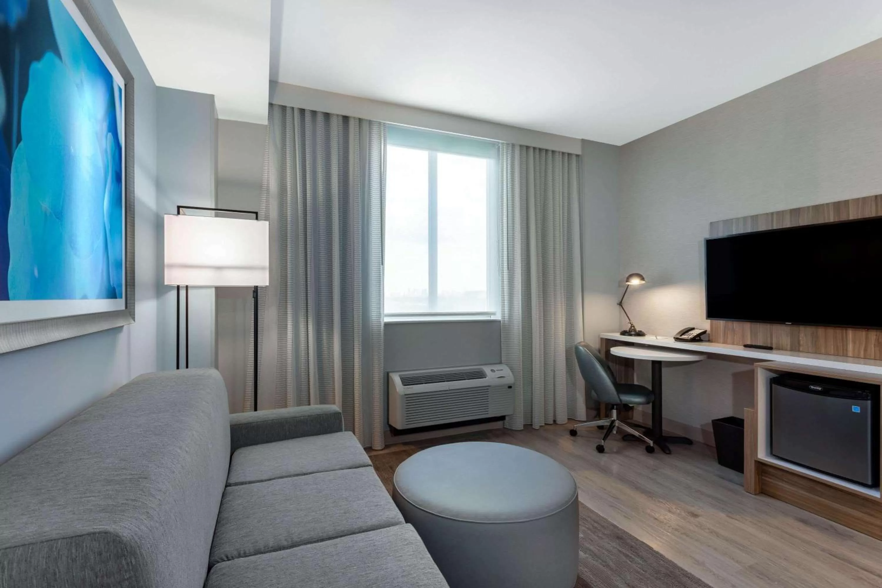 Photo of the whole room in Wyndham Garden Miami International Airport