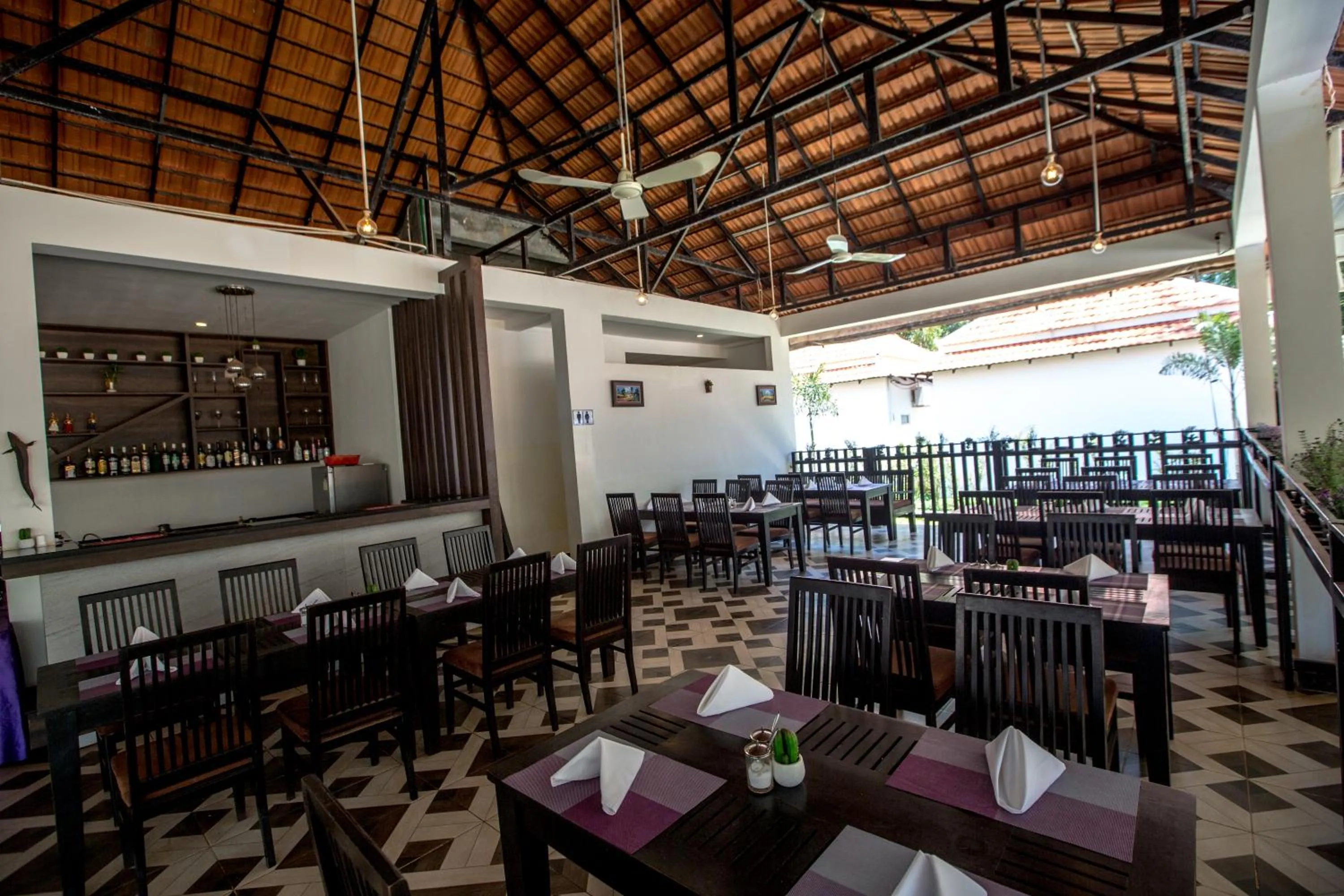 Restaurant/places to eat in Good Time Resort