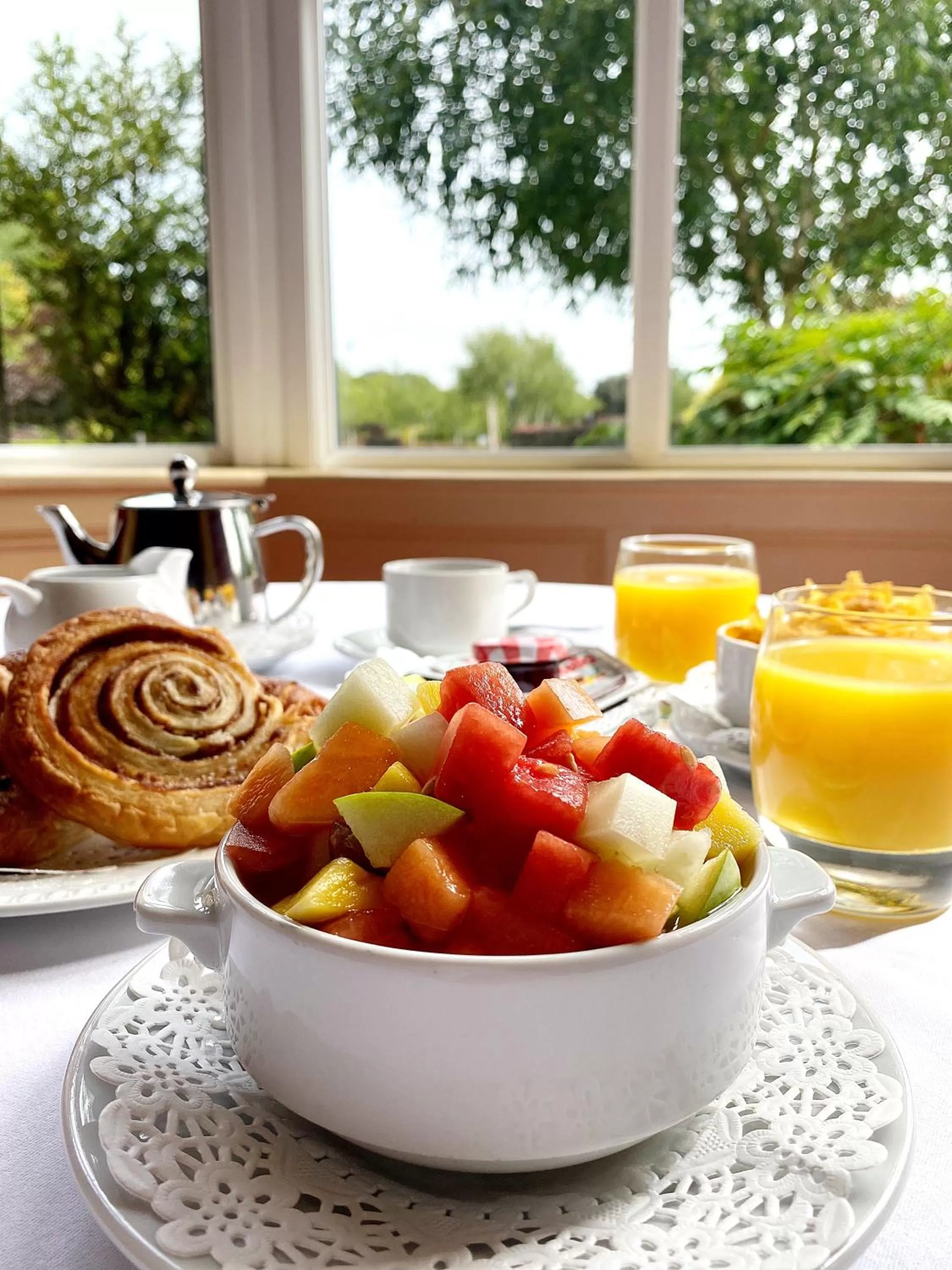 Breakfast in Abbey Court